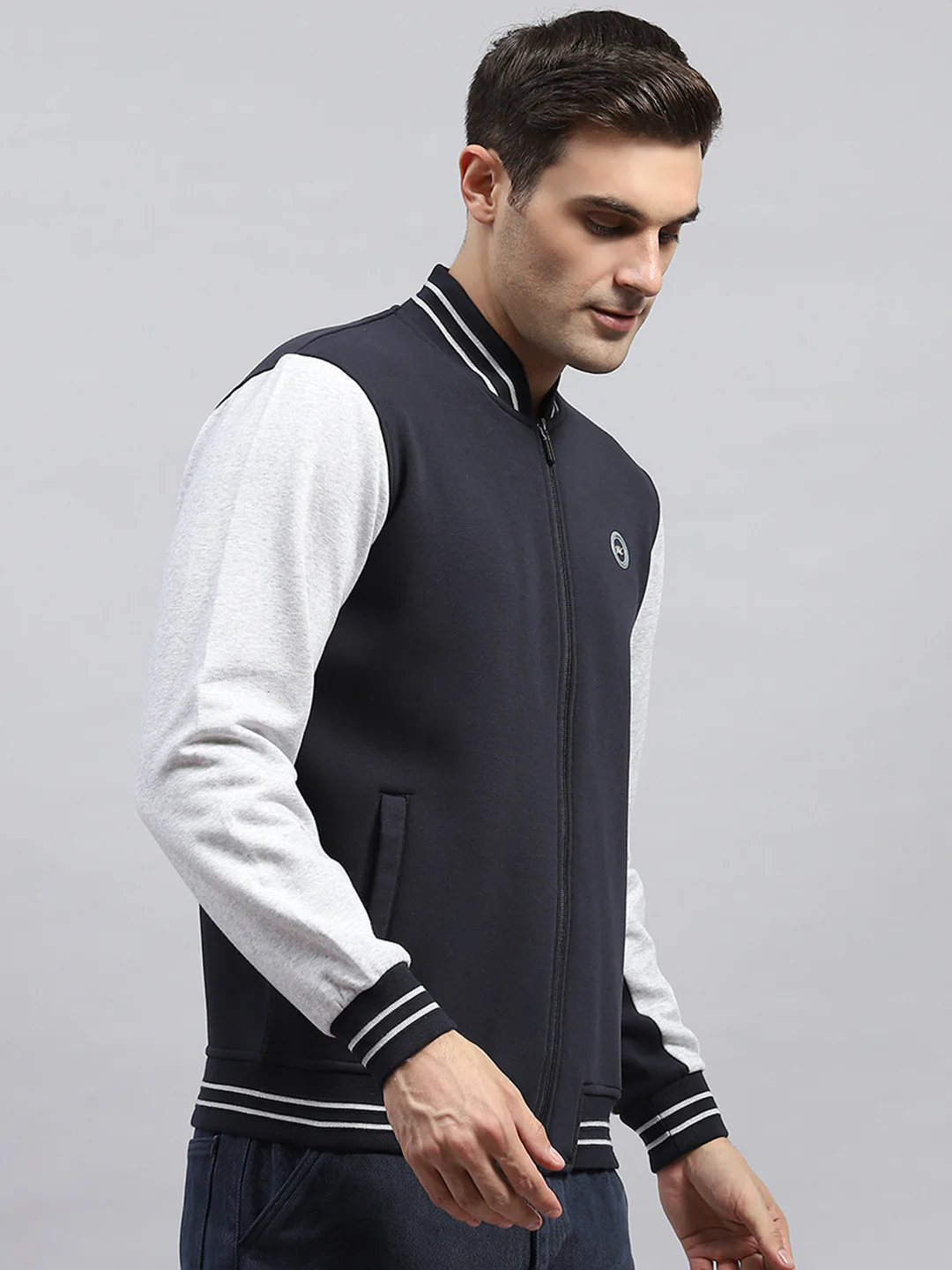 Men Navy Blue Solid Mock Neck Full Sleeve Sweatshirt - Image 4