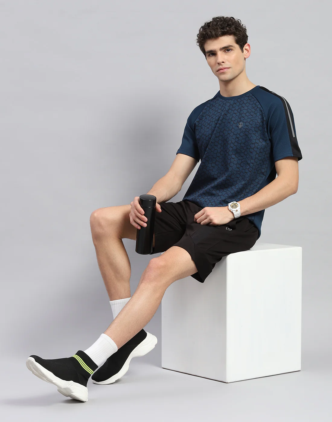 Men Navy Blue Solid Round Neck Half Sleeve T-Shirt - Image 2