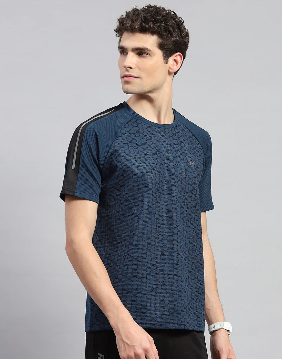 Men Navy Blue Solid Round Neck Half Sleeve T-Shirt - Image 4