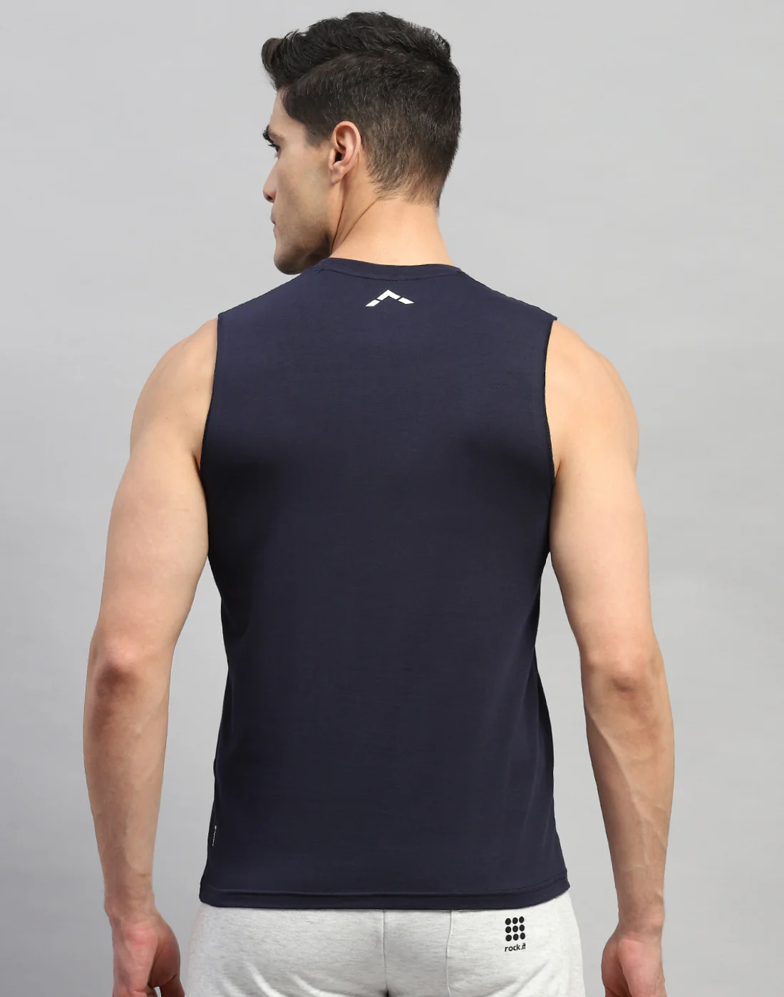 Rock.it Men Navy Blue Solid Round Neck Sleeveless T-Shirt - Image 5