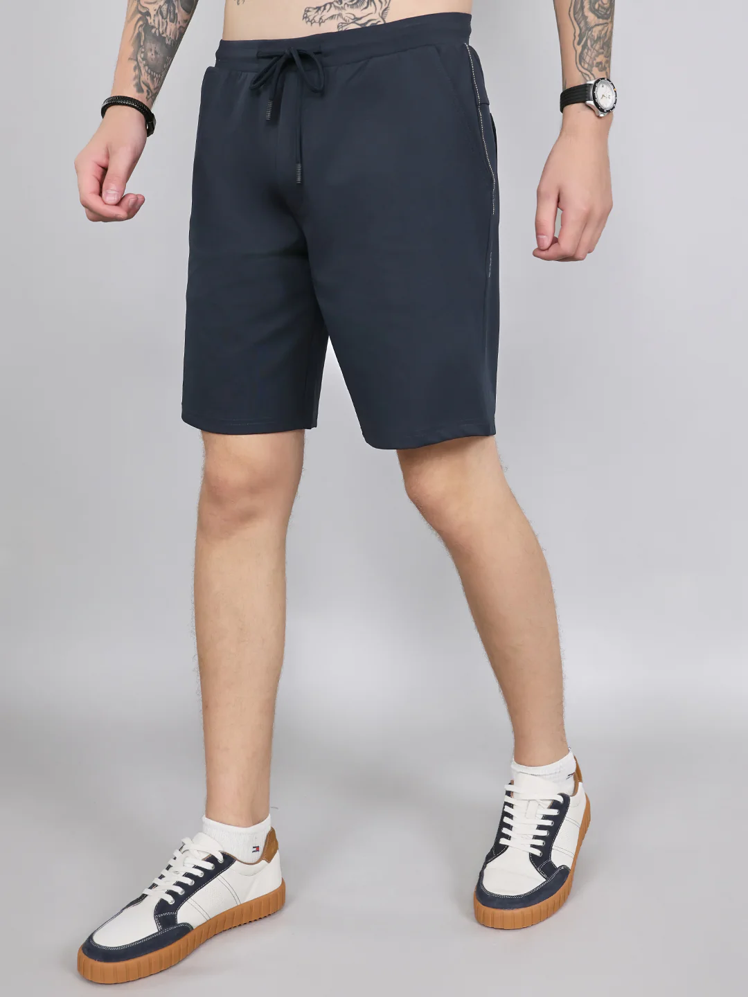 Men Navy Blue Solid Smart Fit Bermuda - Image 2