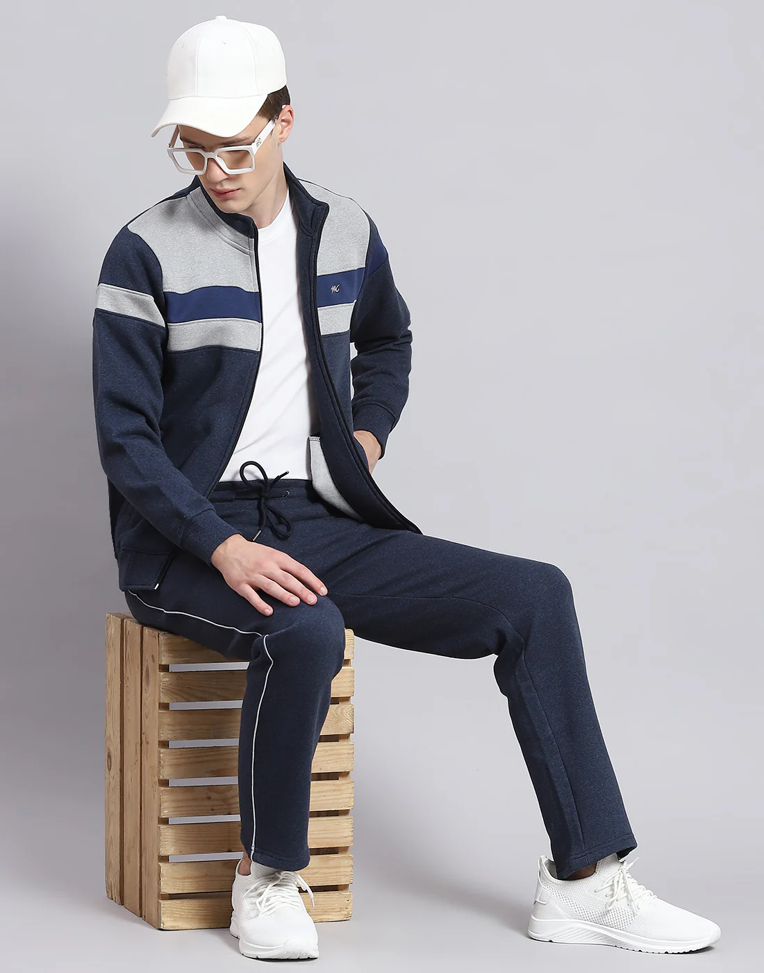 Men Navy Blue Solid Stand Collar Full Sleeve Tracksuit - Image 3