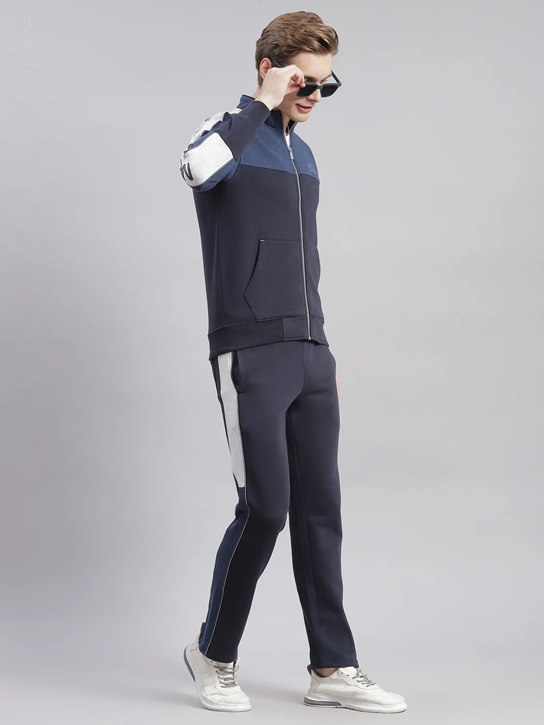 Men Navy Blue Solid Stand Collar Full Sleeve Tracksuits - Image 4