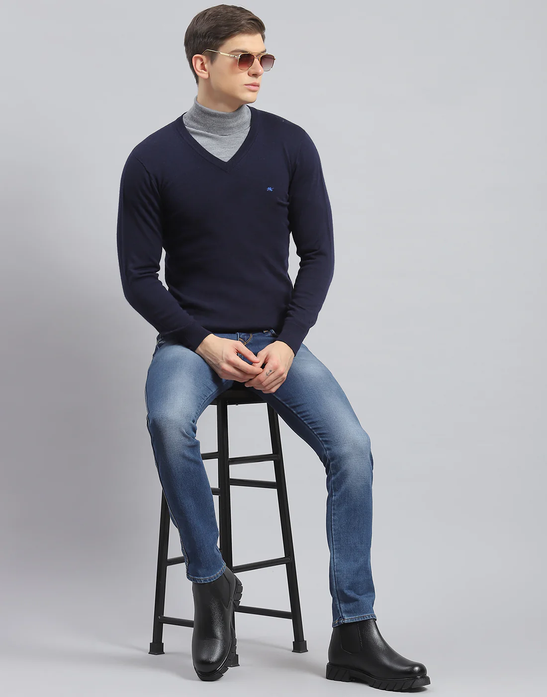 Men Navy Blue Solid V Neck Full Sleeve Pullover - Image 2