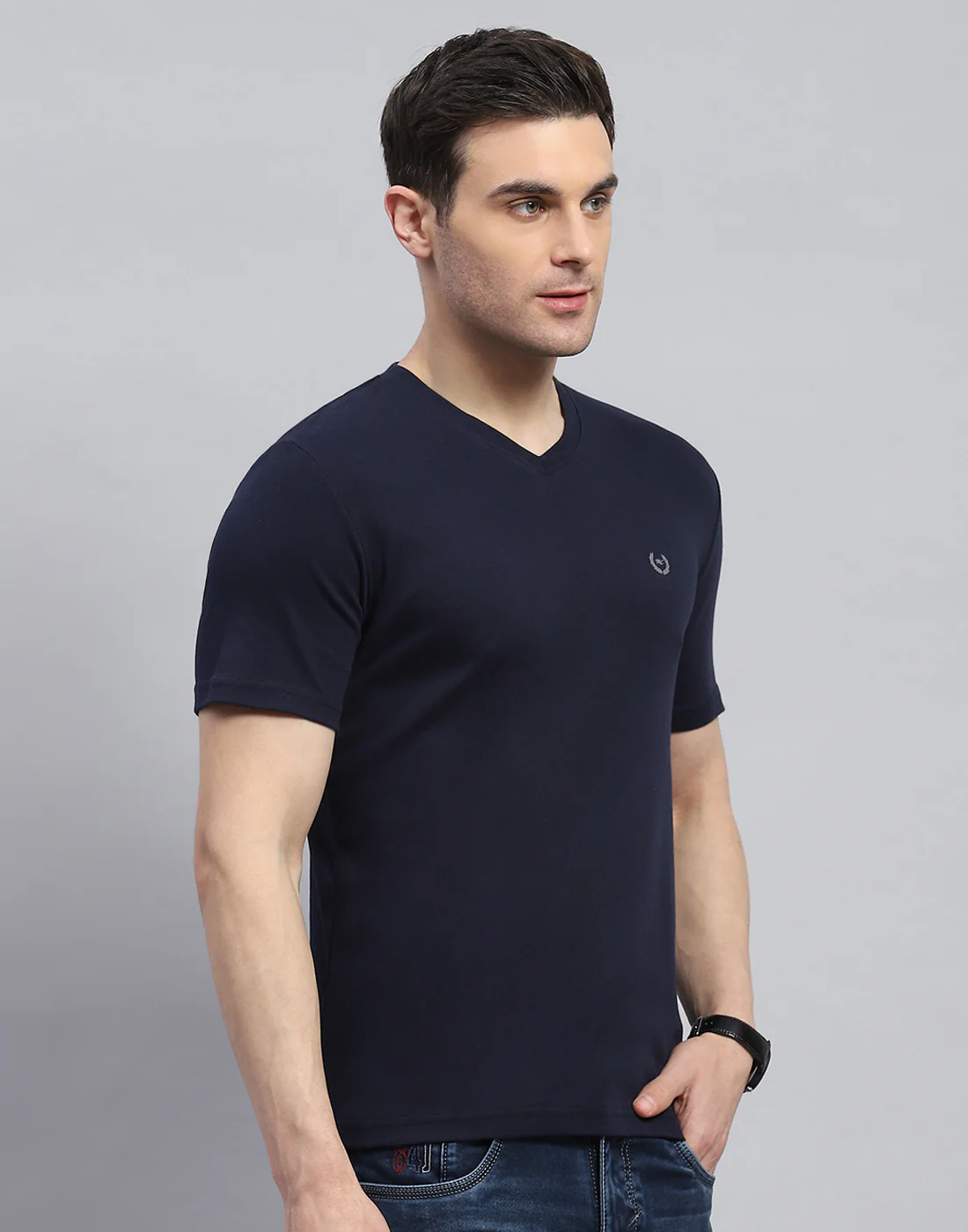 Men Navy Blue Solid V Neck Half Sleeve T-Shirt - Image 4