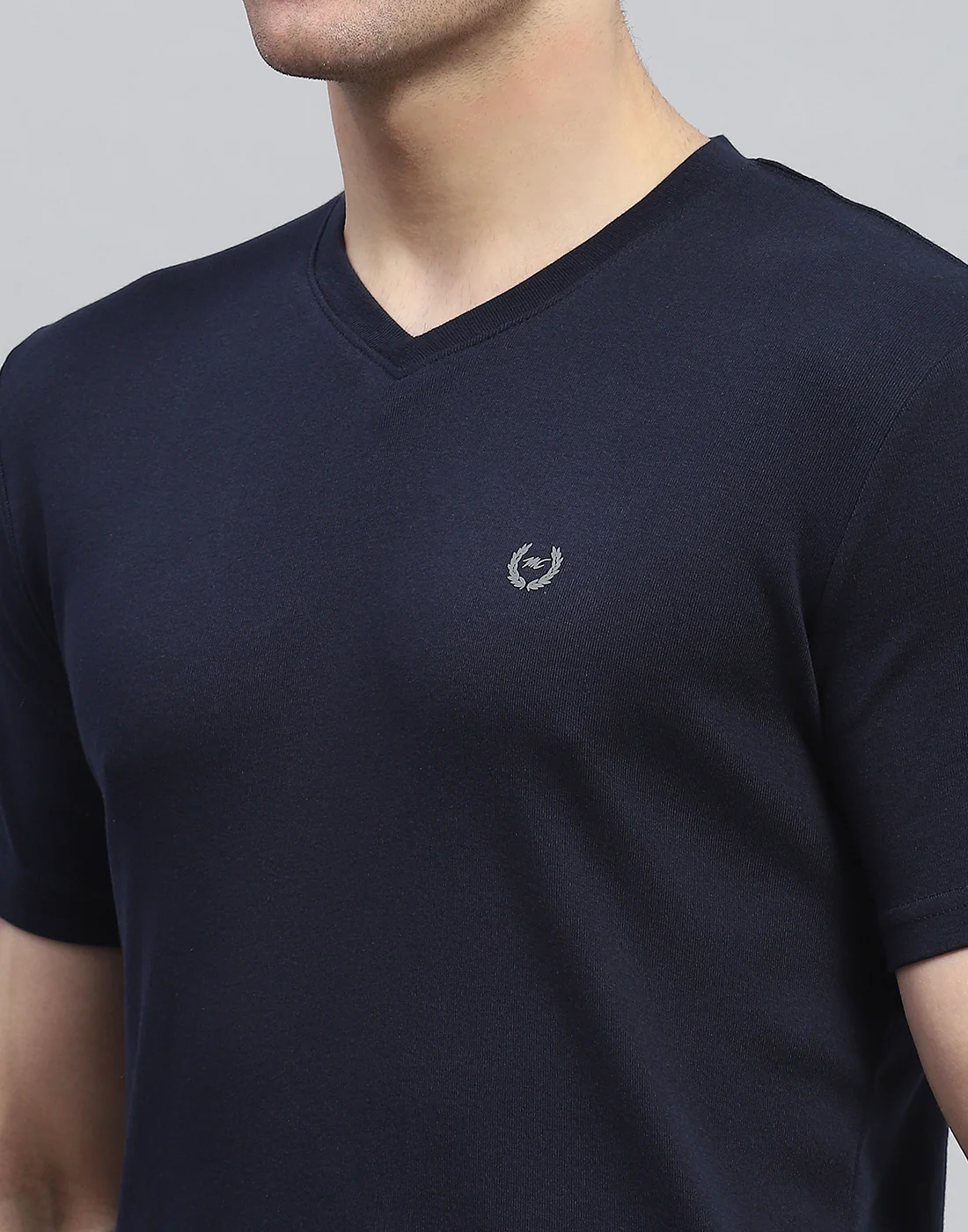 Men Navy Blue Solid V Neck Half Sleeve T-Shirt - Image 7