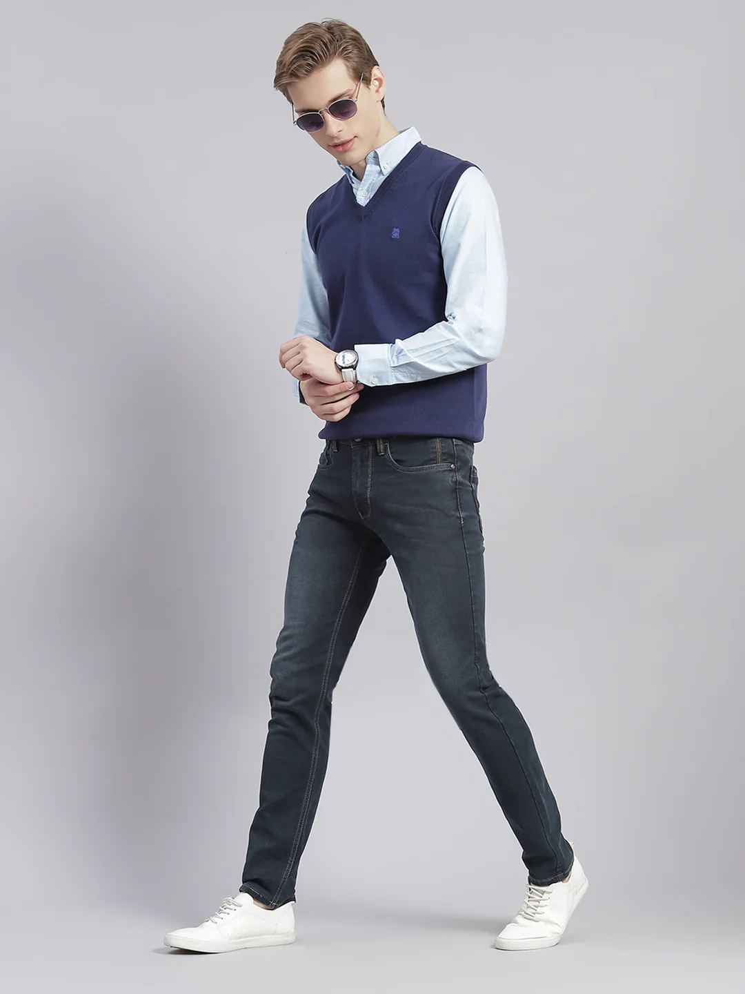 Men Navy Blue Solid V Neck Sleeveless Sweaters/Pullovers