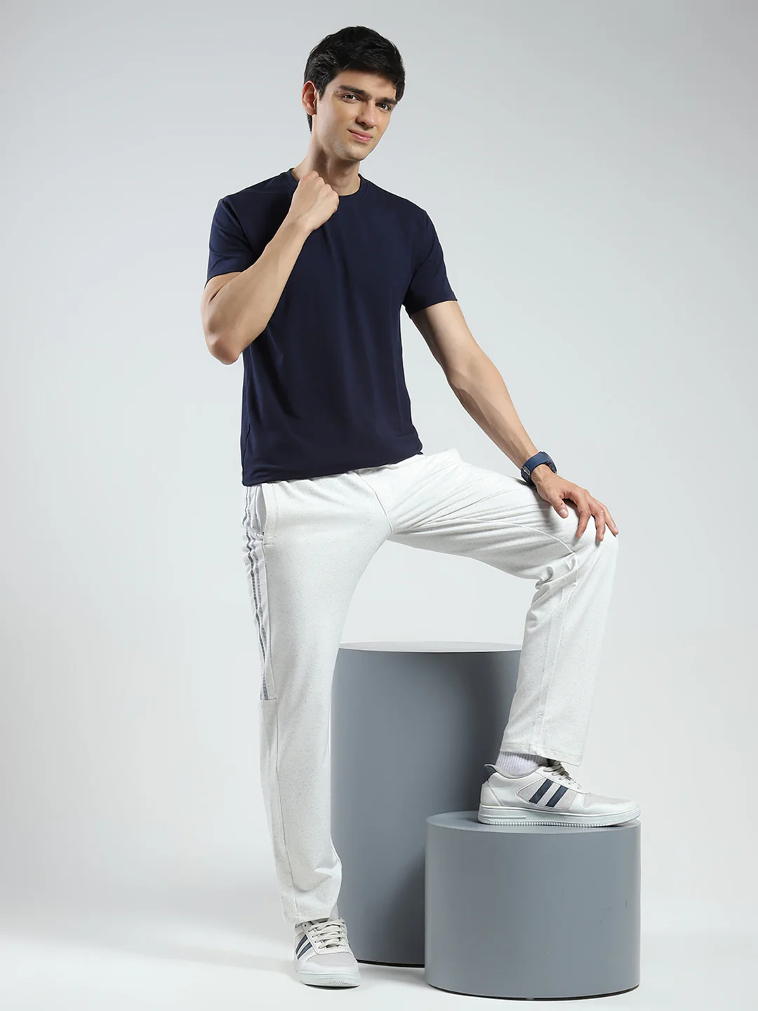 Men Off White & Blue Solid Regular Fit Lower - Image 2