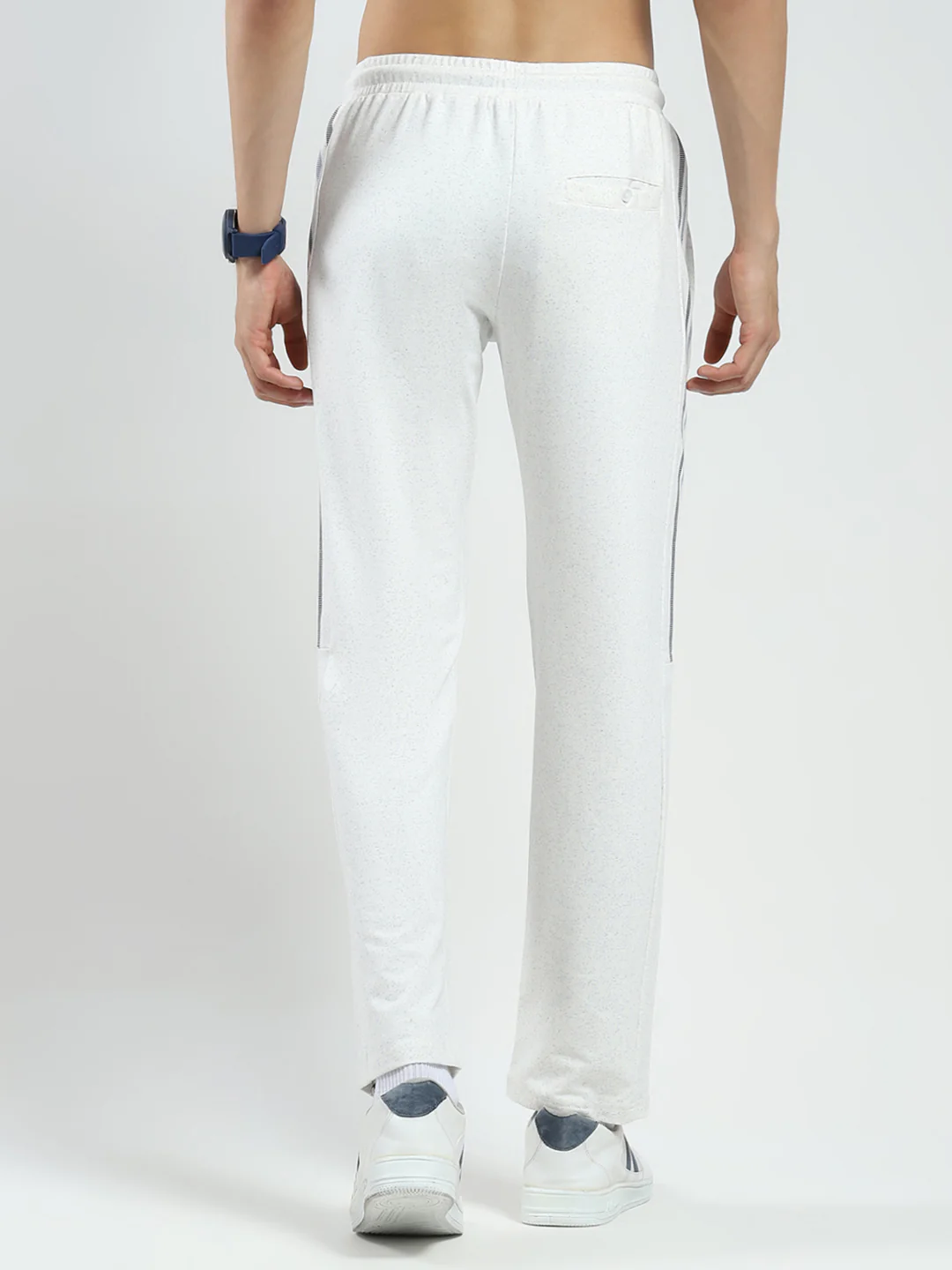 Men Off White & Blue Solid Regular Fit Lower - Image 5
