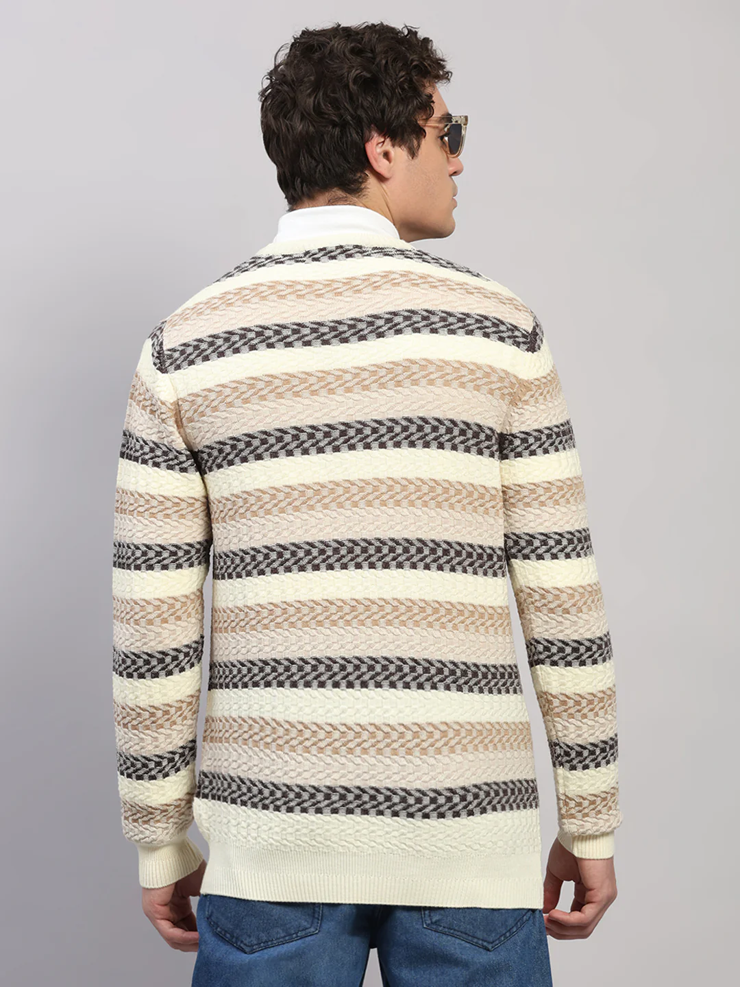 Men Off White Jaquard V Neck Full Sleeve Pullover - Image 5