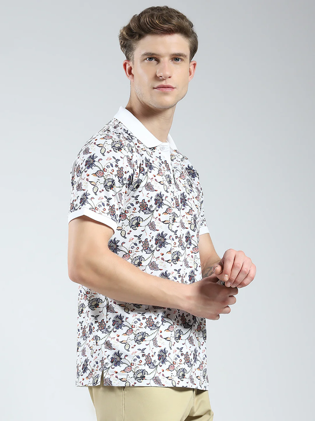 Men Off White Printed Collar Half Sleeve T-Shirt - Image 4