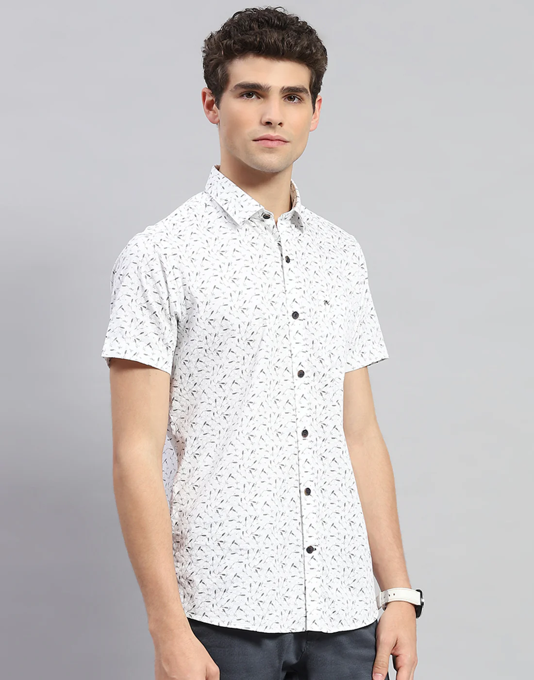 Men Off White Printed Collar Neck Half Sleeve Shirt - Image 4
