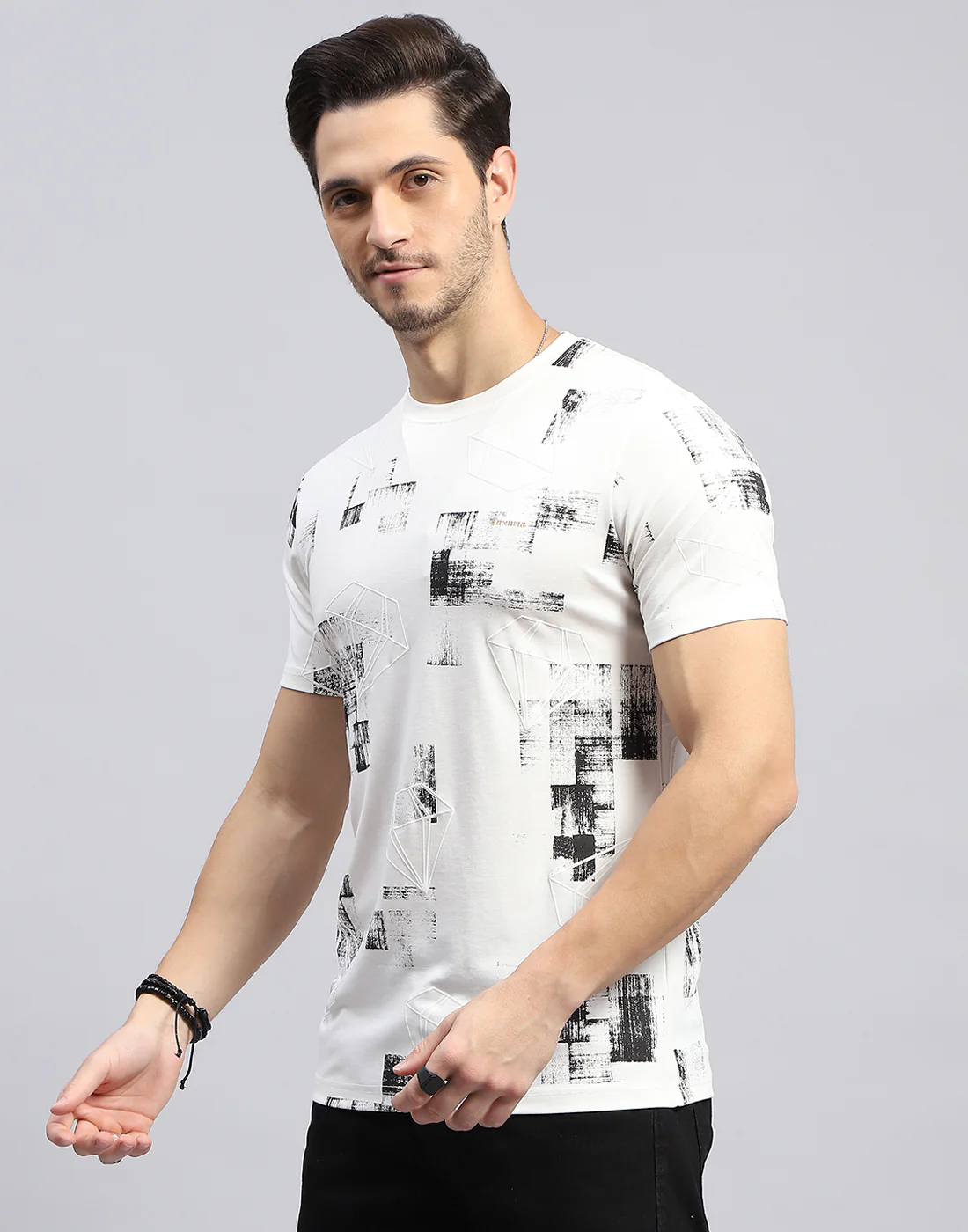 Men Off White Printed Round Neck Half Sleeve T-Shirt - Image 3