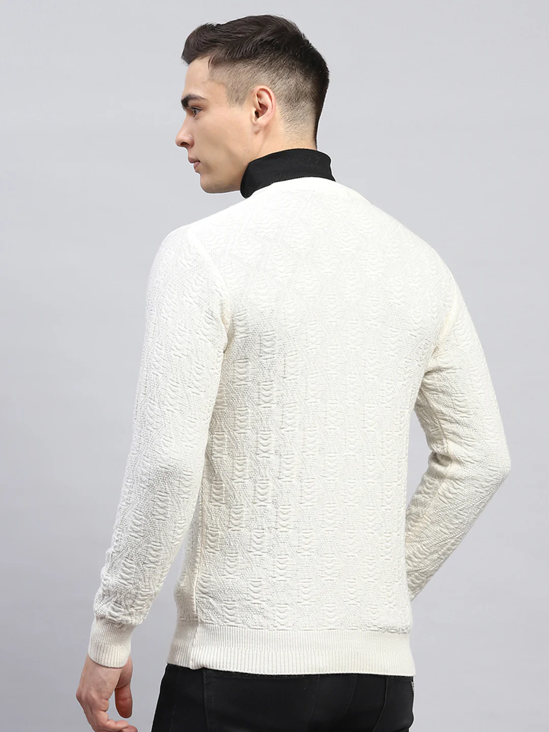 Men Off White Self Design V Neck Full Sleeve Pullover - Image 5