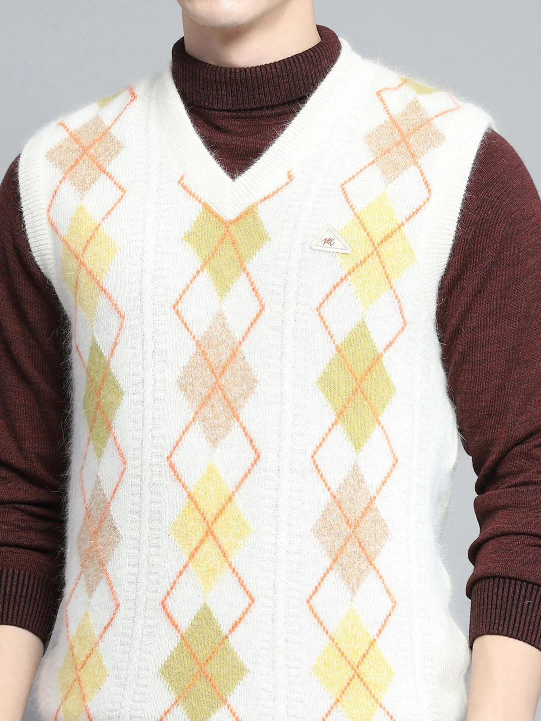 Men Off White Self Design V Neck Sleeveless Sweater - Image 6