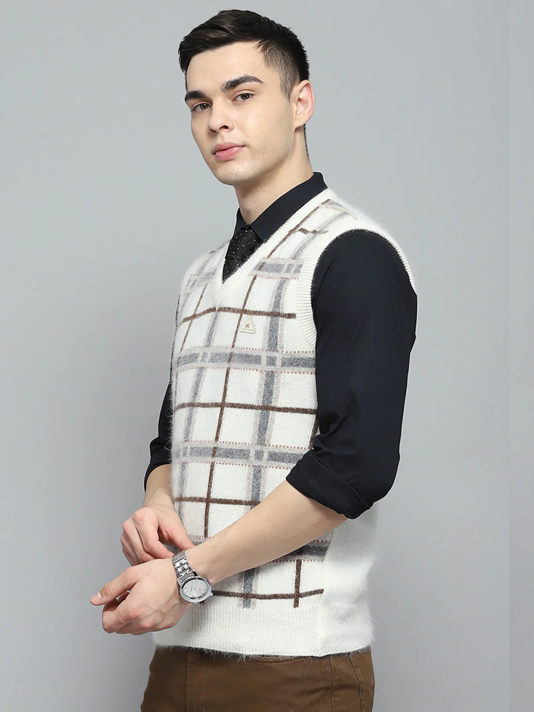 Men Off White Self Design V Neck Sleeveless Sweater - Image 3
