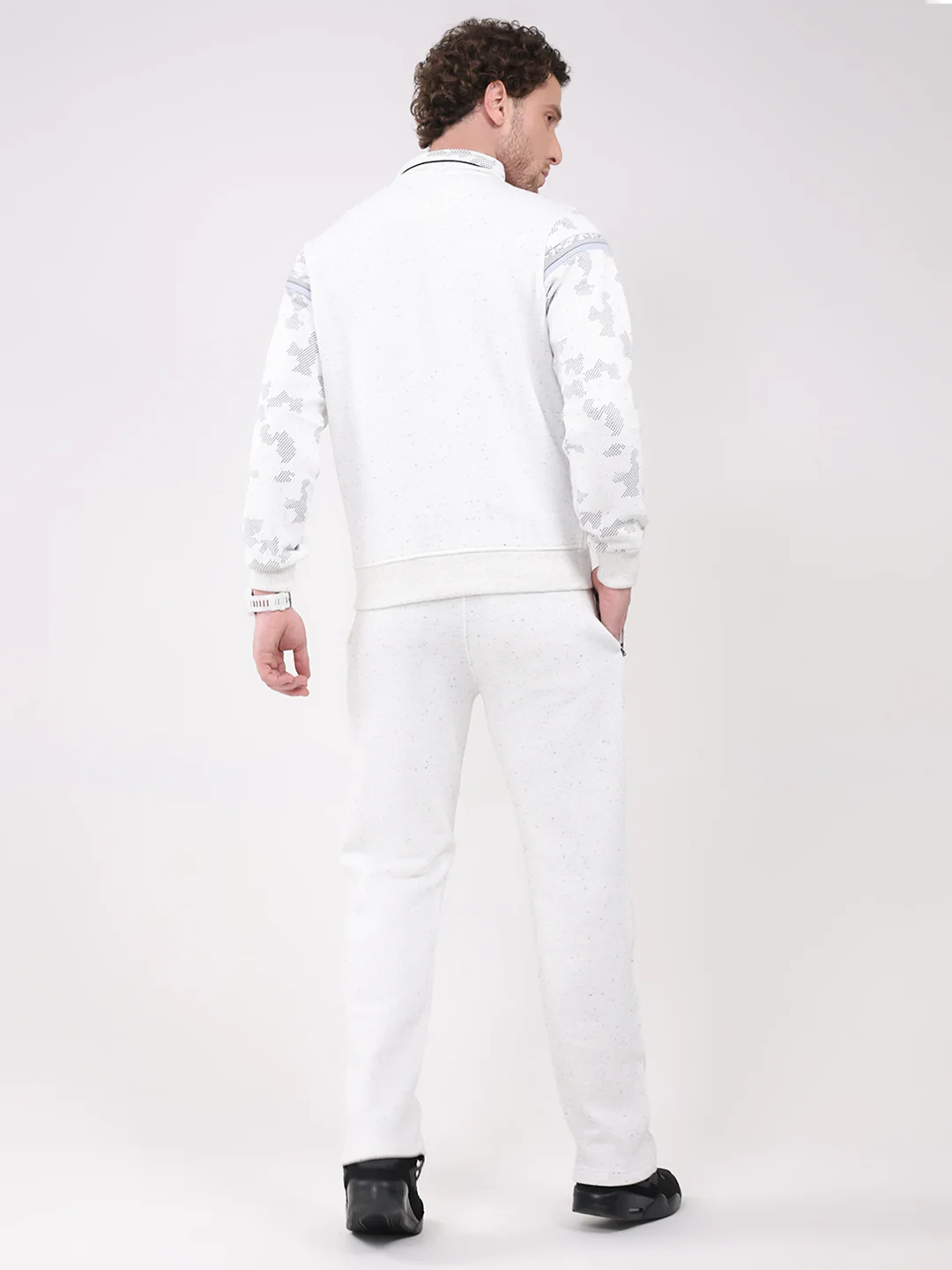 Men Off White Solid Collar Full Sleeve Winter Tracksuit - Image 5