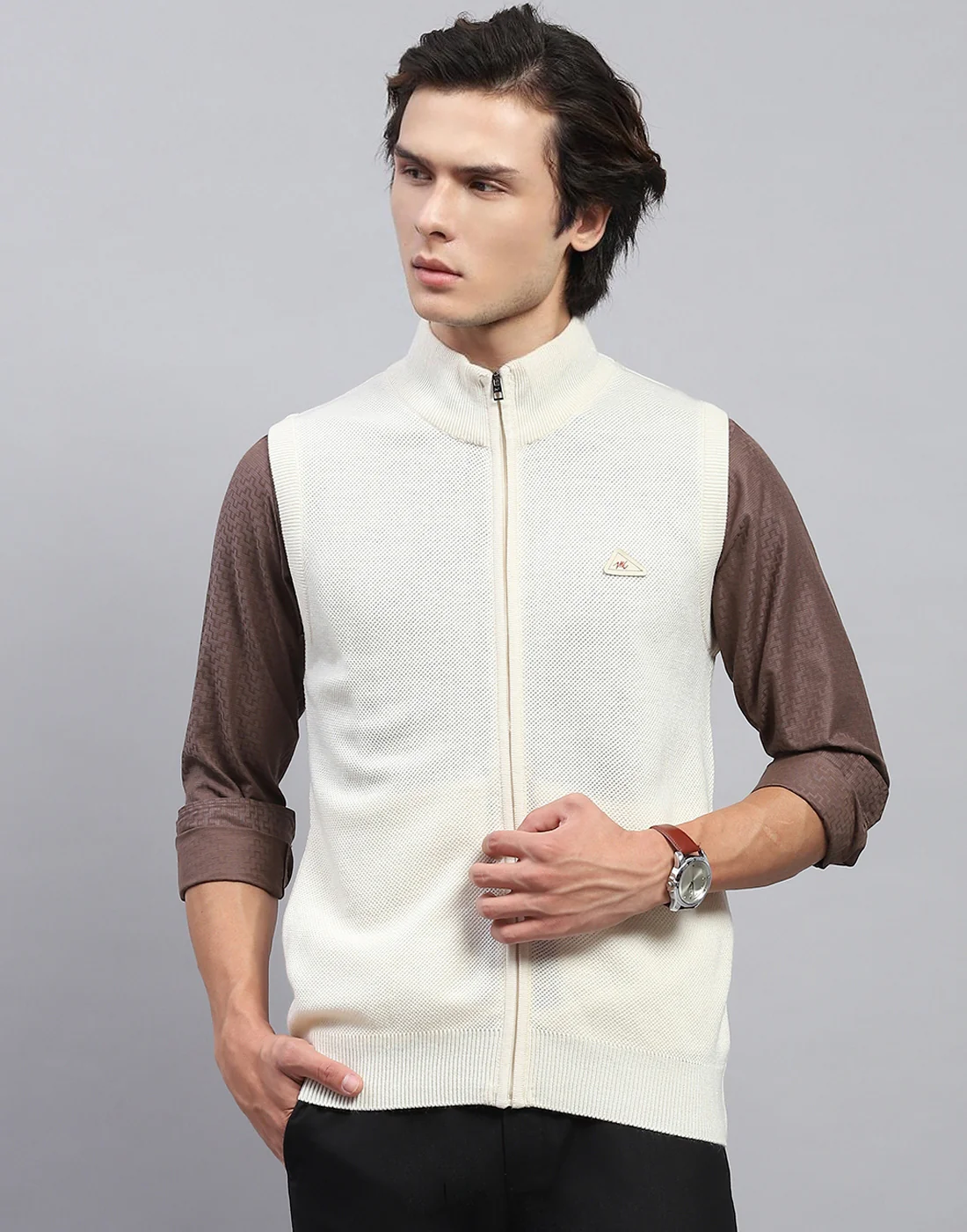 Men Off White Solid Mock Neck Sleeveless Jacket - Image 2