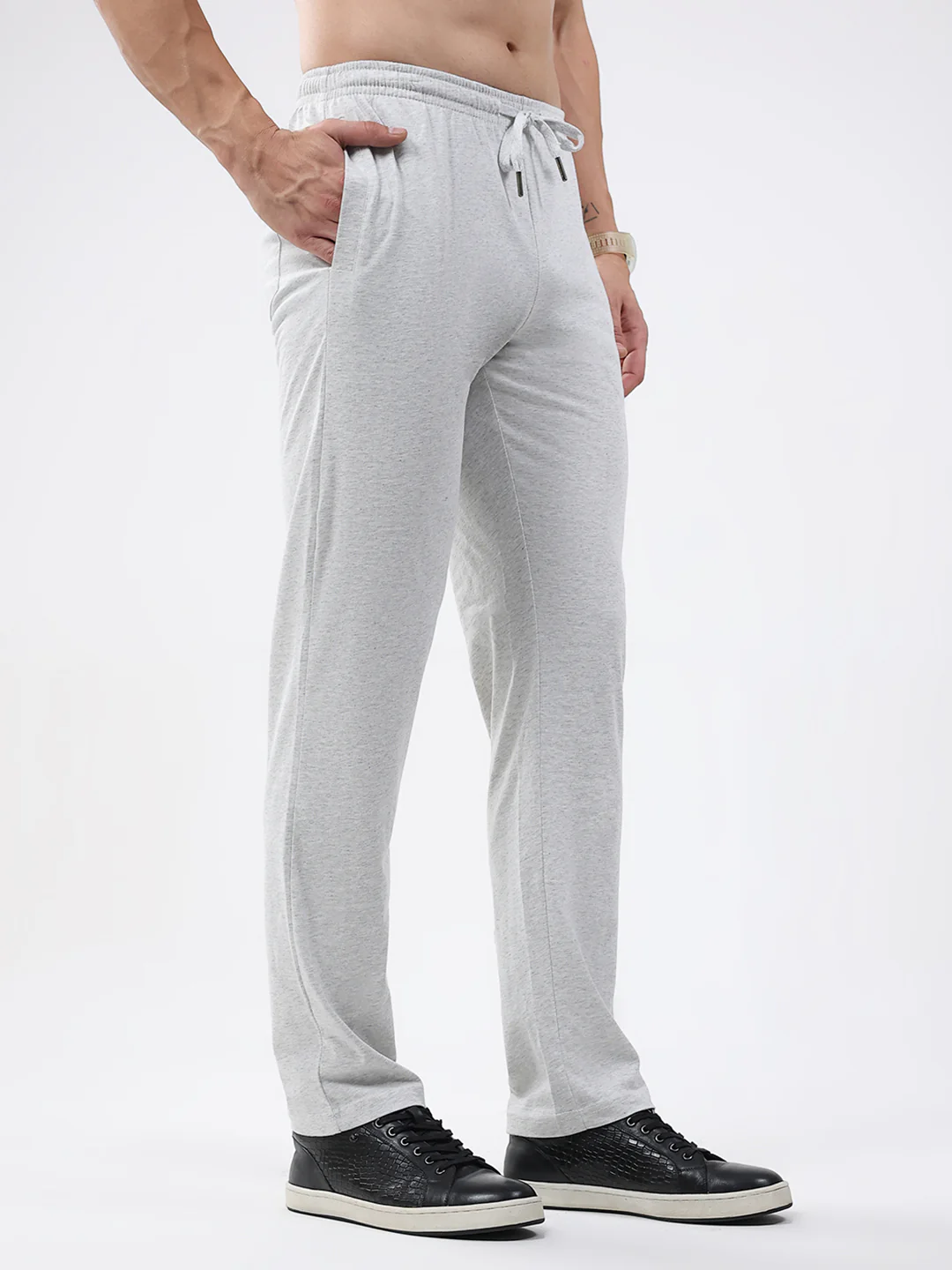 Men Off White Solid Regular Fit Lower - Image 4