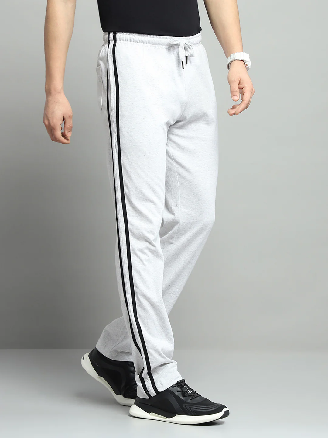 Men Off White Solid Regular Fit Lower - Image 4
