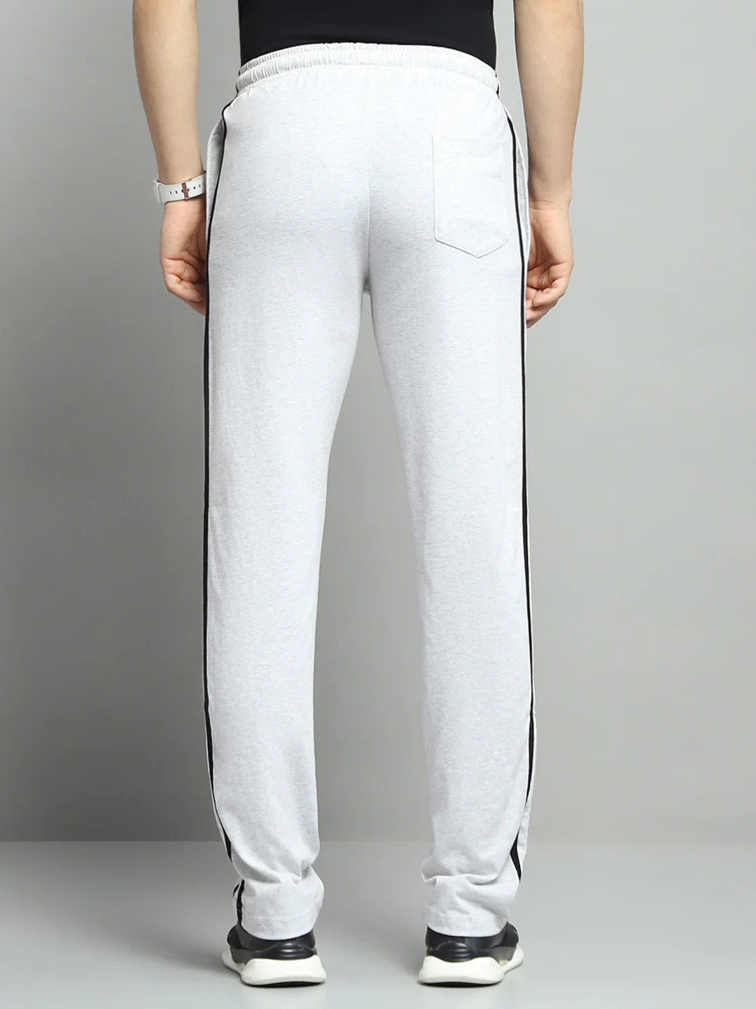 Men Off White Solid Regular Fit Lower - Image 5