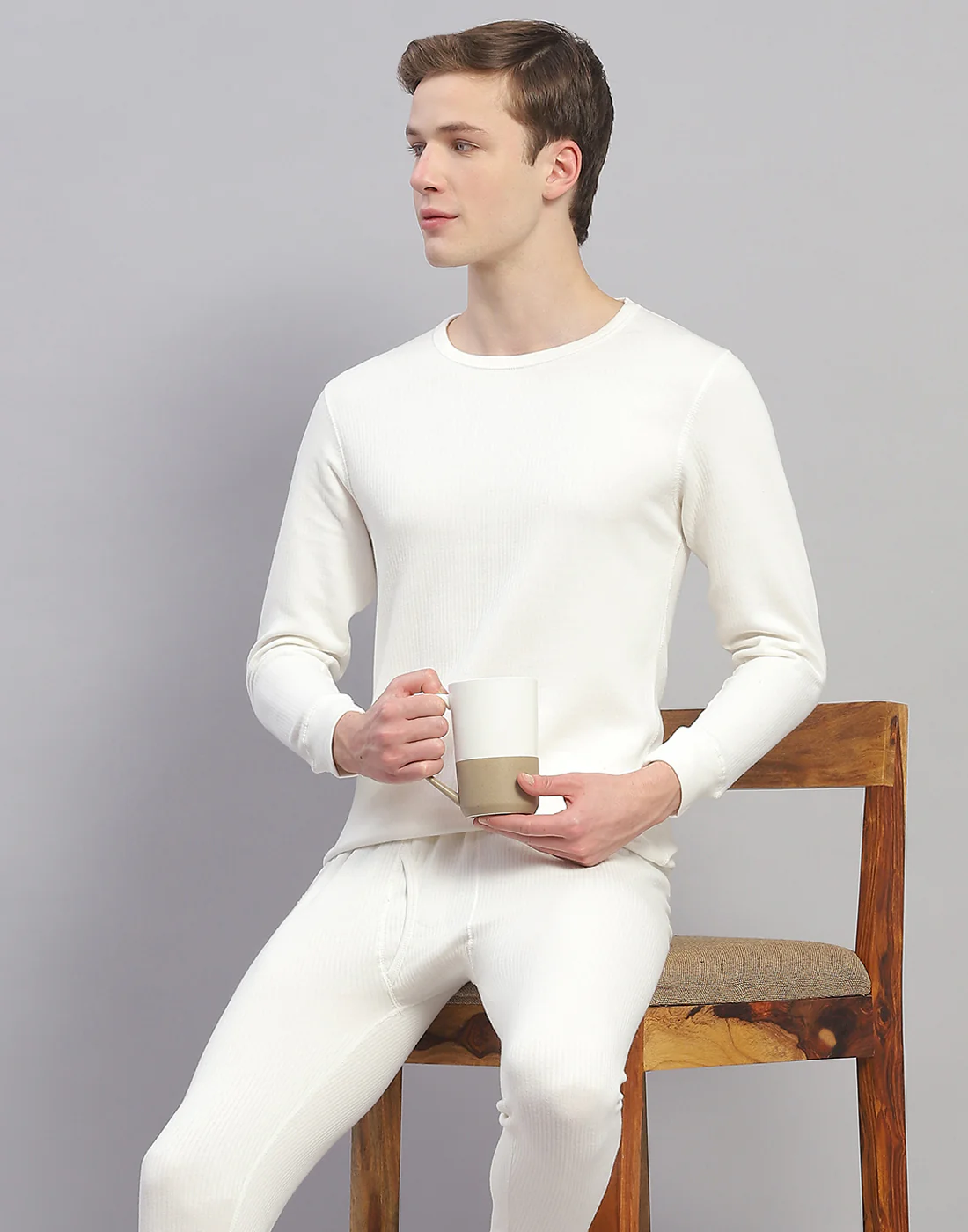 Men Off White Solid Round Neck Full Sleeve Thermal Vest - Image 6