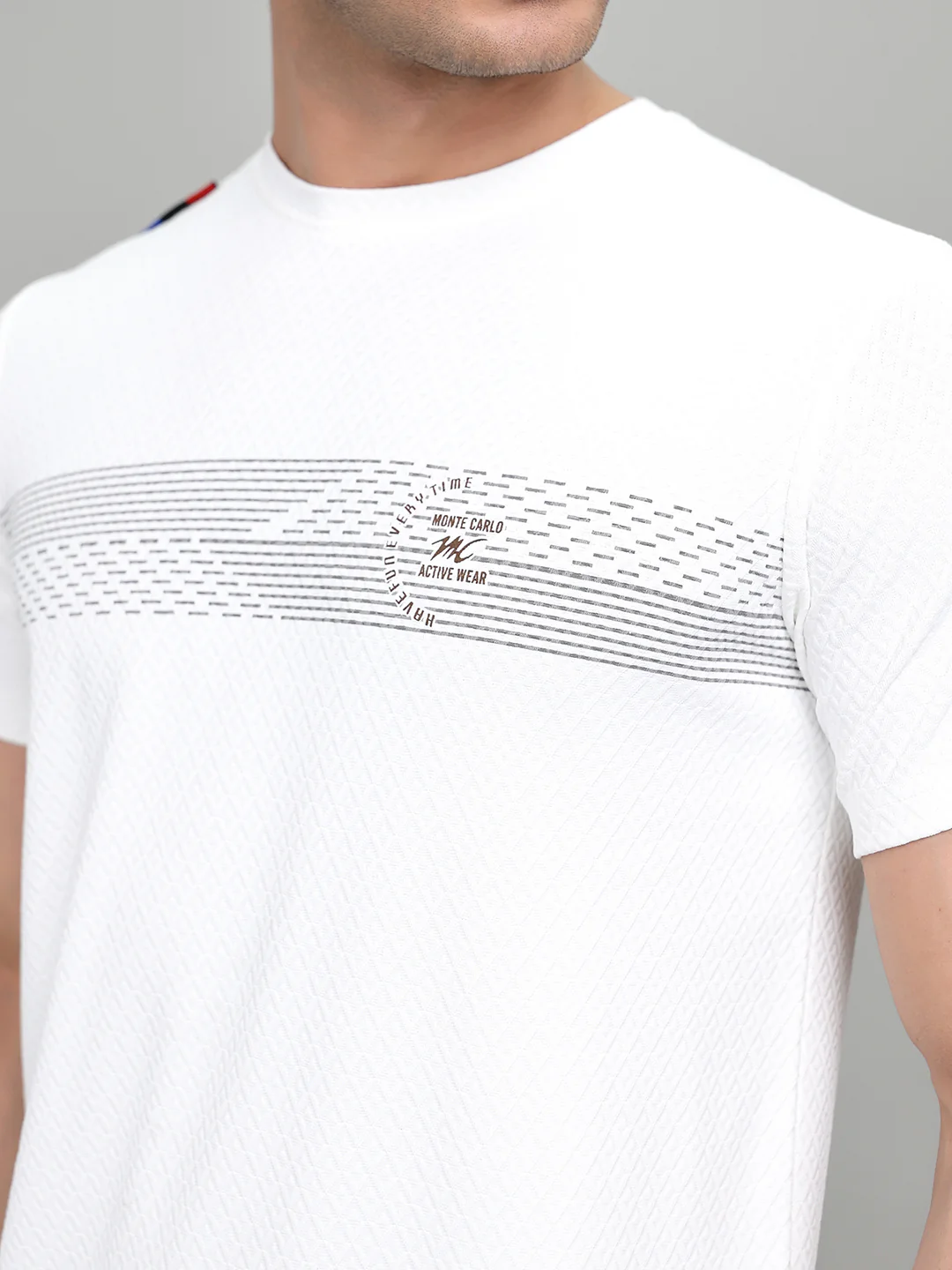 Men Off White Solid Round Neck Half Sleeve T-Shirt - Image 5