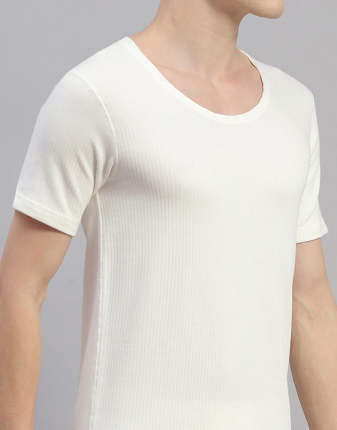 Men Off White Solid Round Neck Half Sleeve Thermal Vest - Image 7