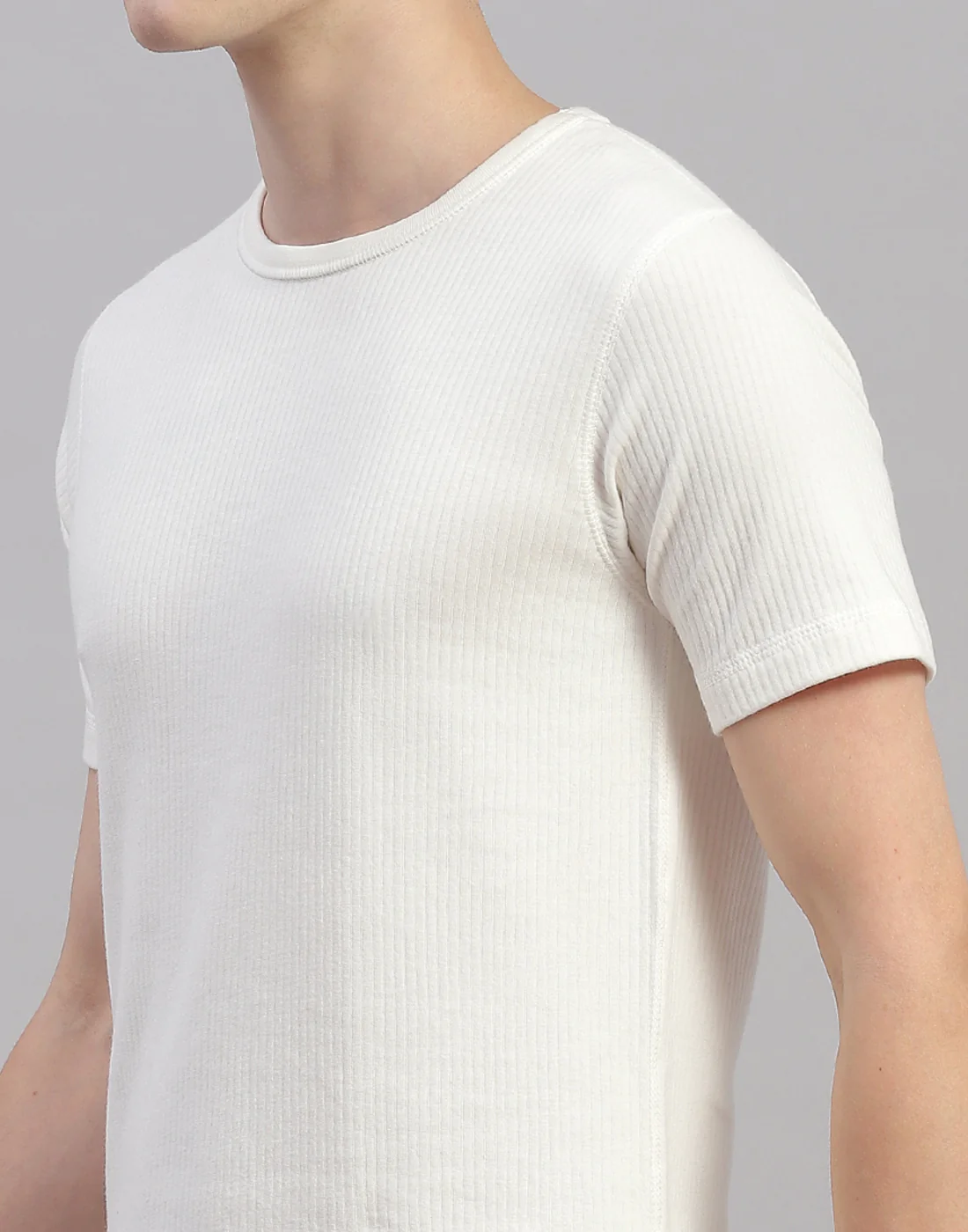 Men Off White Solid Round Neck Half Sleeve Thermal Vest - Image 7