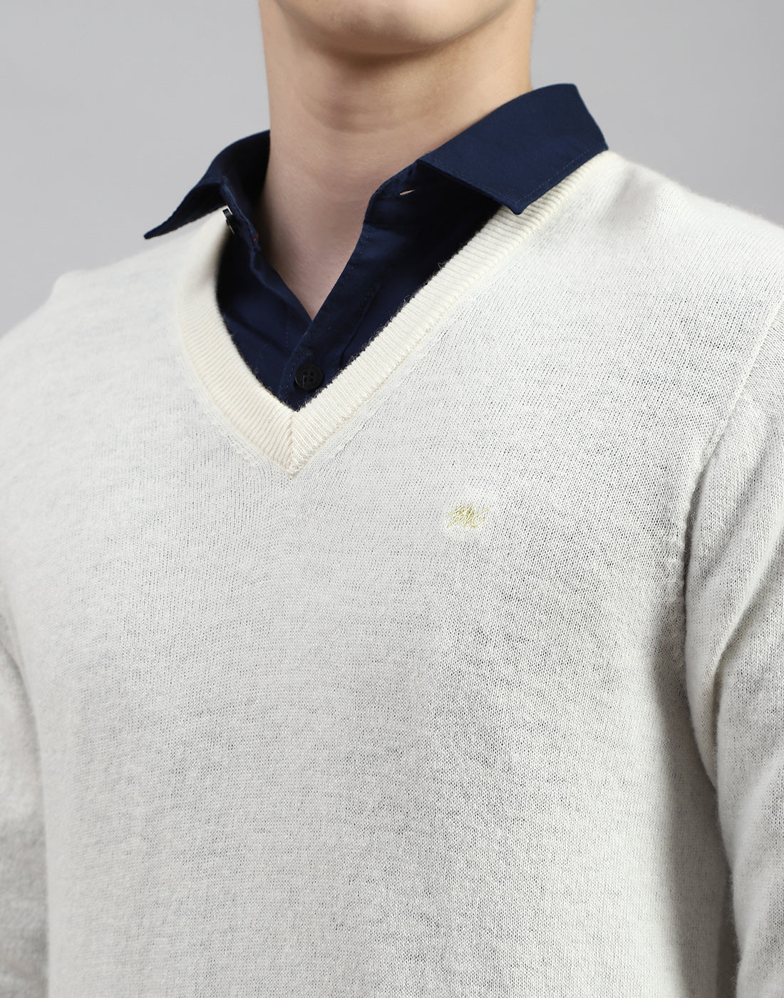 Men Off White Solid V Neck Full Sleeve Pullover - Image 6
