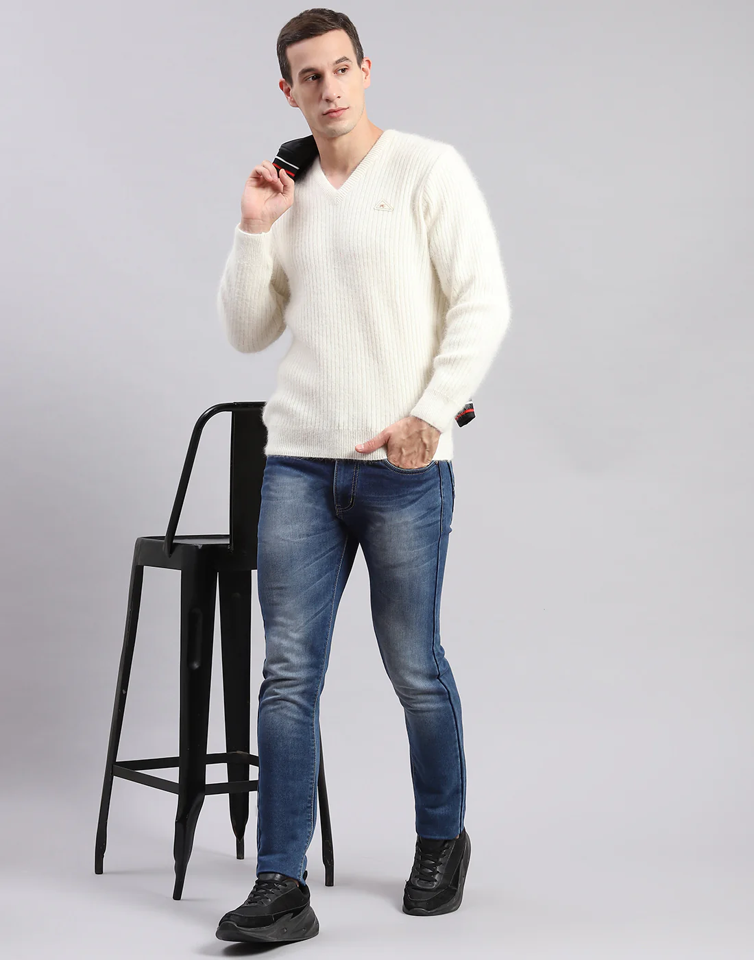 Men Off White Solid V Neck Full Sleeve Sweaters/Pullovers - Image 5