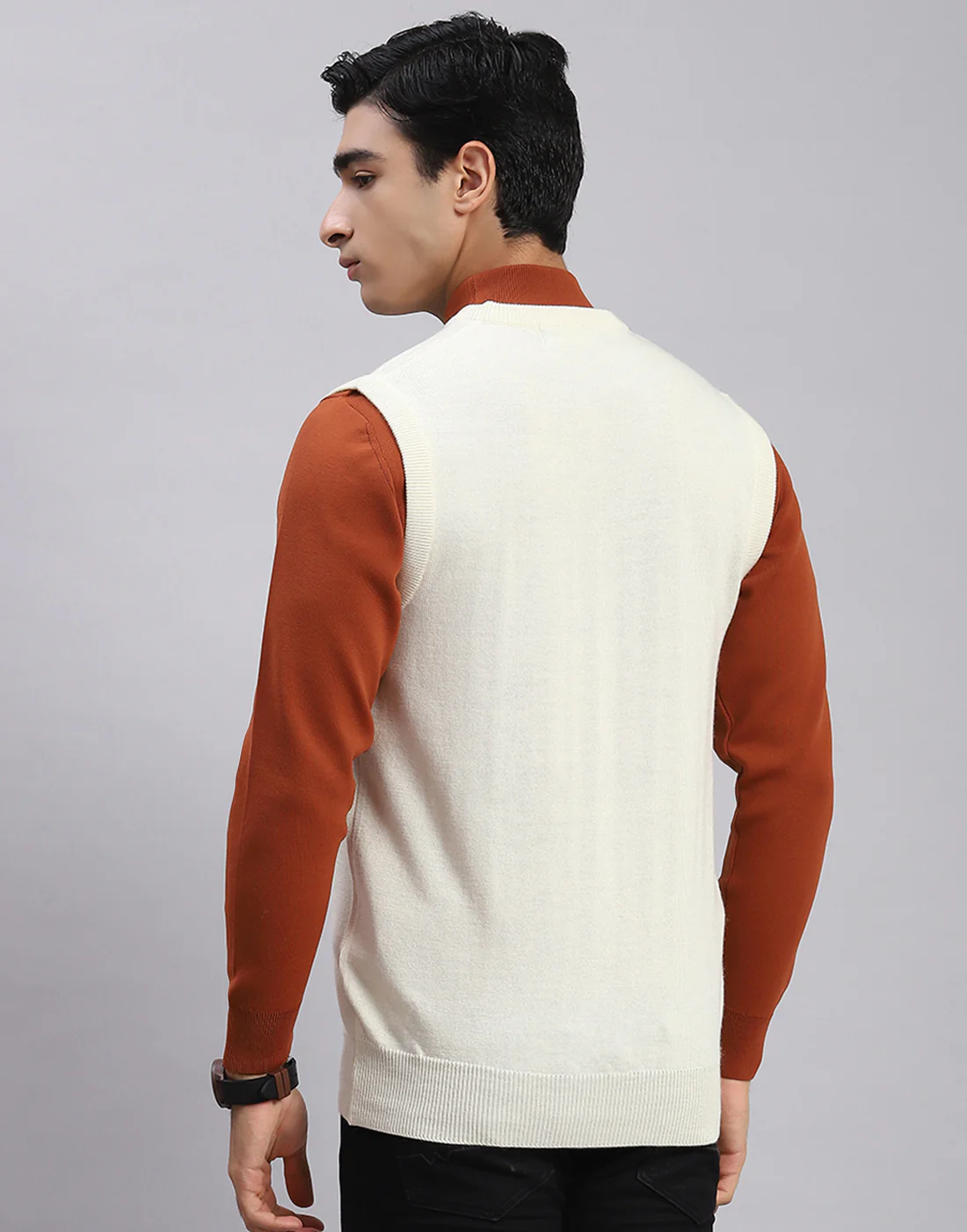Men Off White Solid V Neck Sleeveless Sweater - Image 4