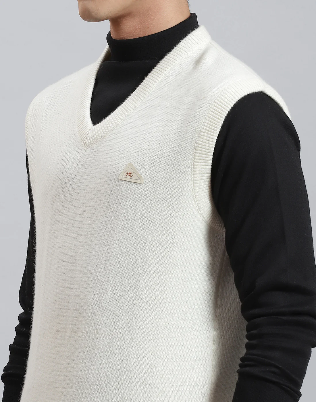 Men Off White Solid V Neck Sleeveless Sweater - Image 6