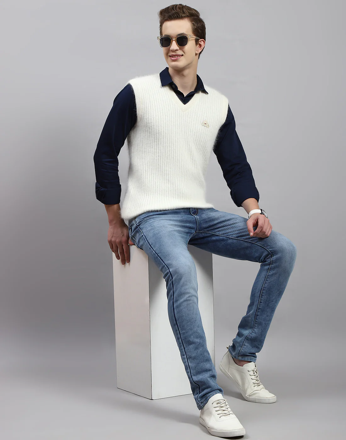 Men Off White Solid V Neck Sleeveless Sweater - Image 2
