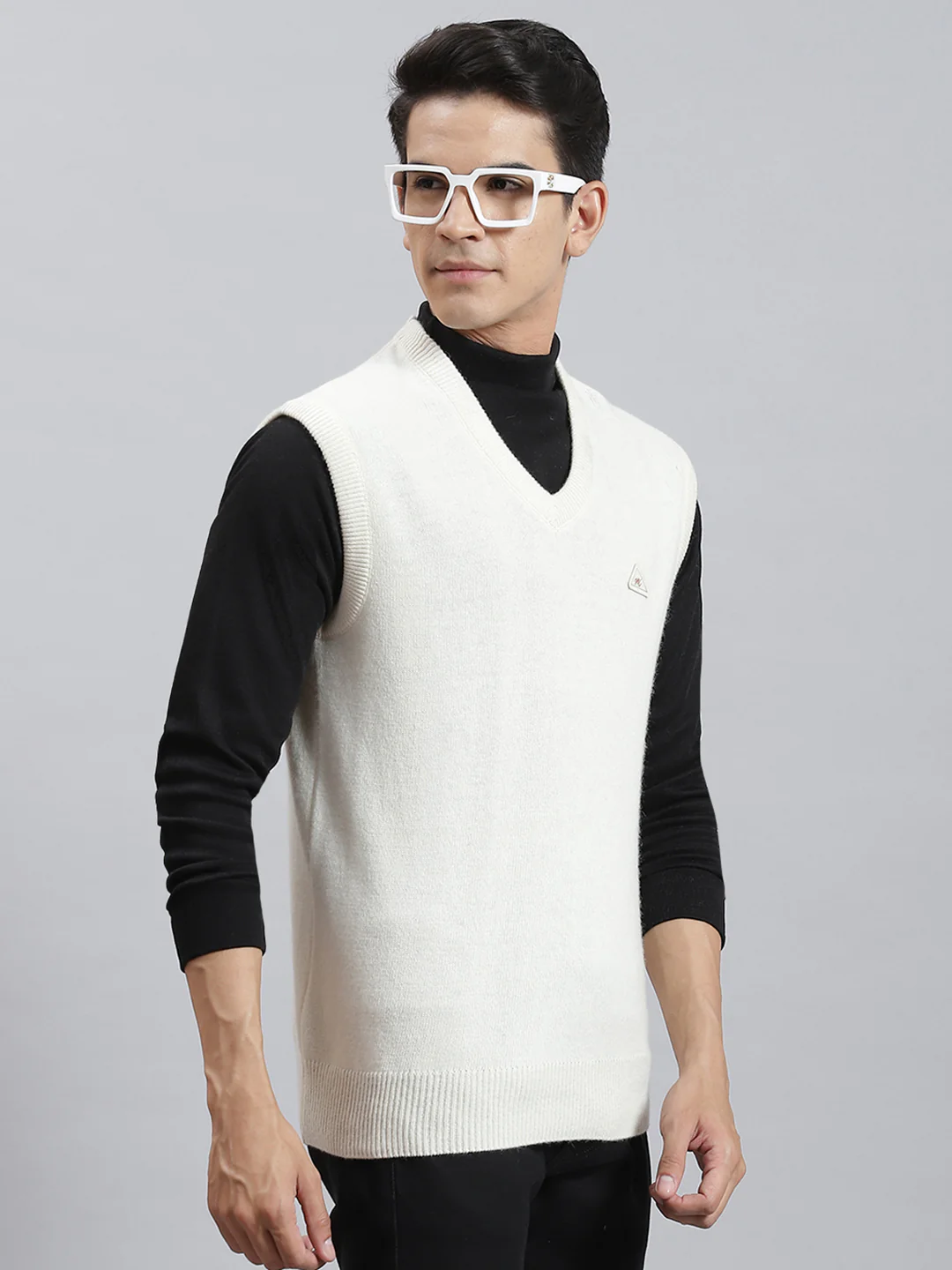 Men Off White Solid V Neck Sleeveless Sweaters/Pullovers - Image 4