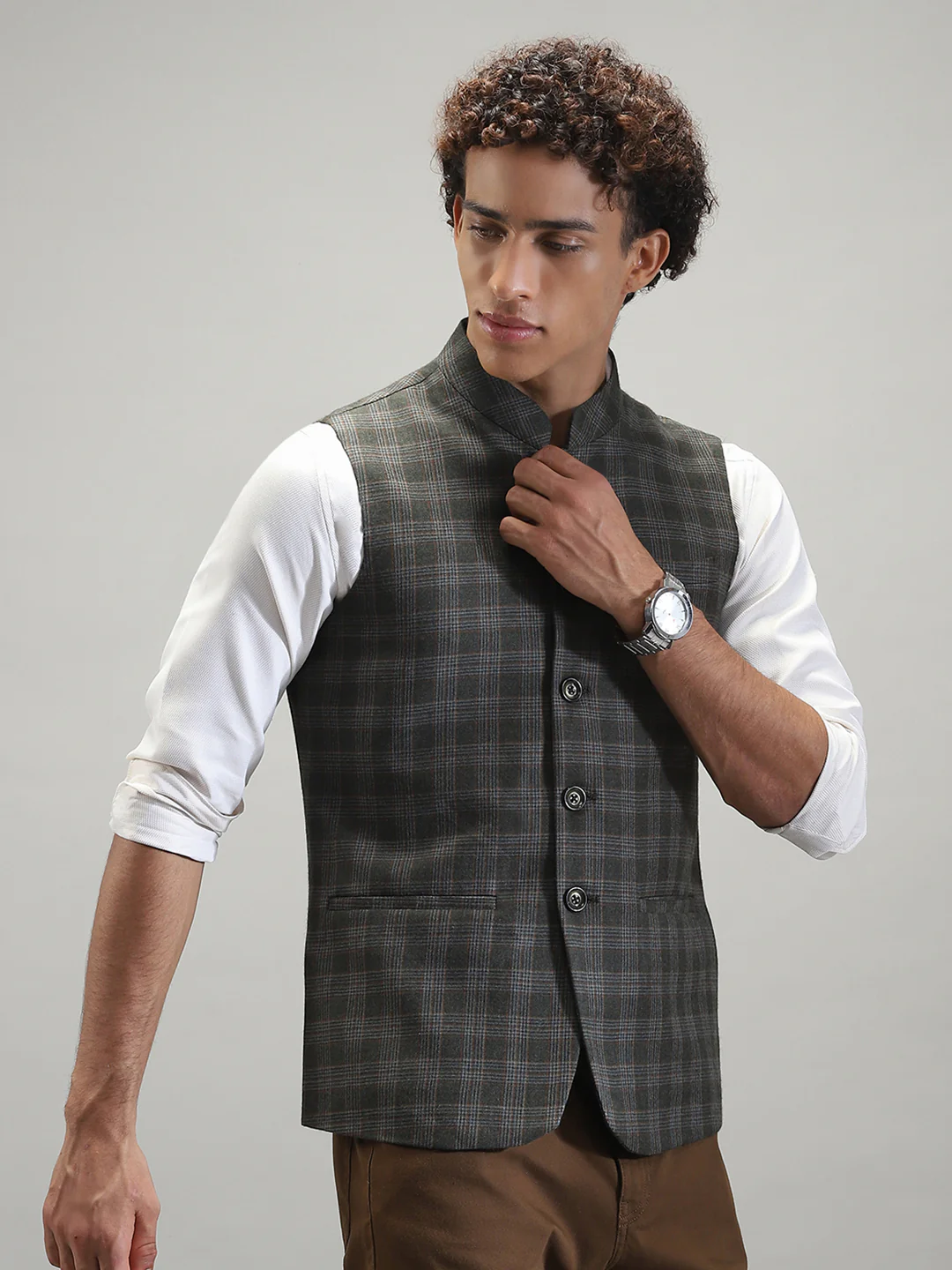 Men Olive Check Band Collar Sleeveless Jacket - Image 4