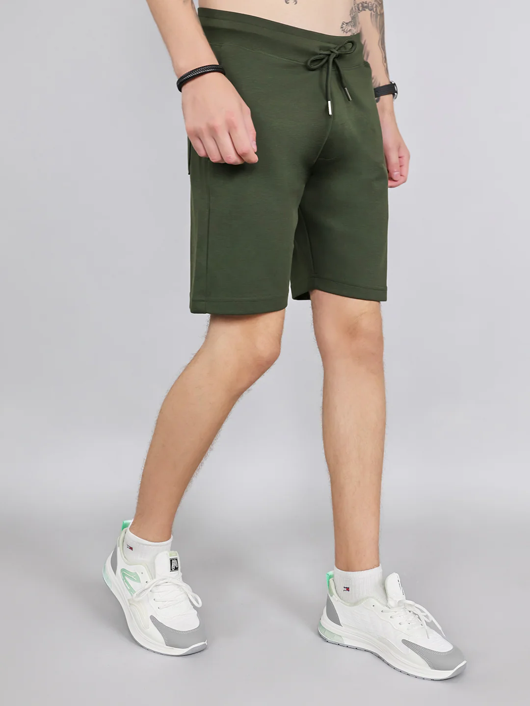 Men Olive Plain Regular Fit Bermuda - Image 2