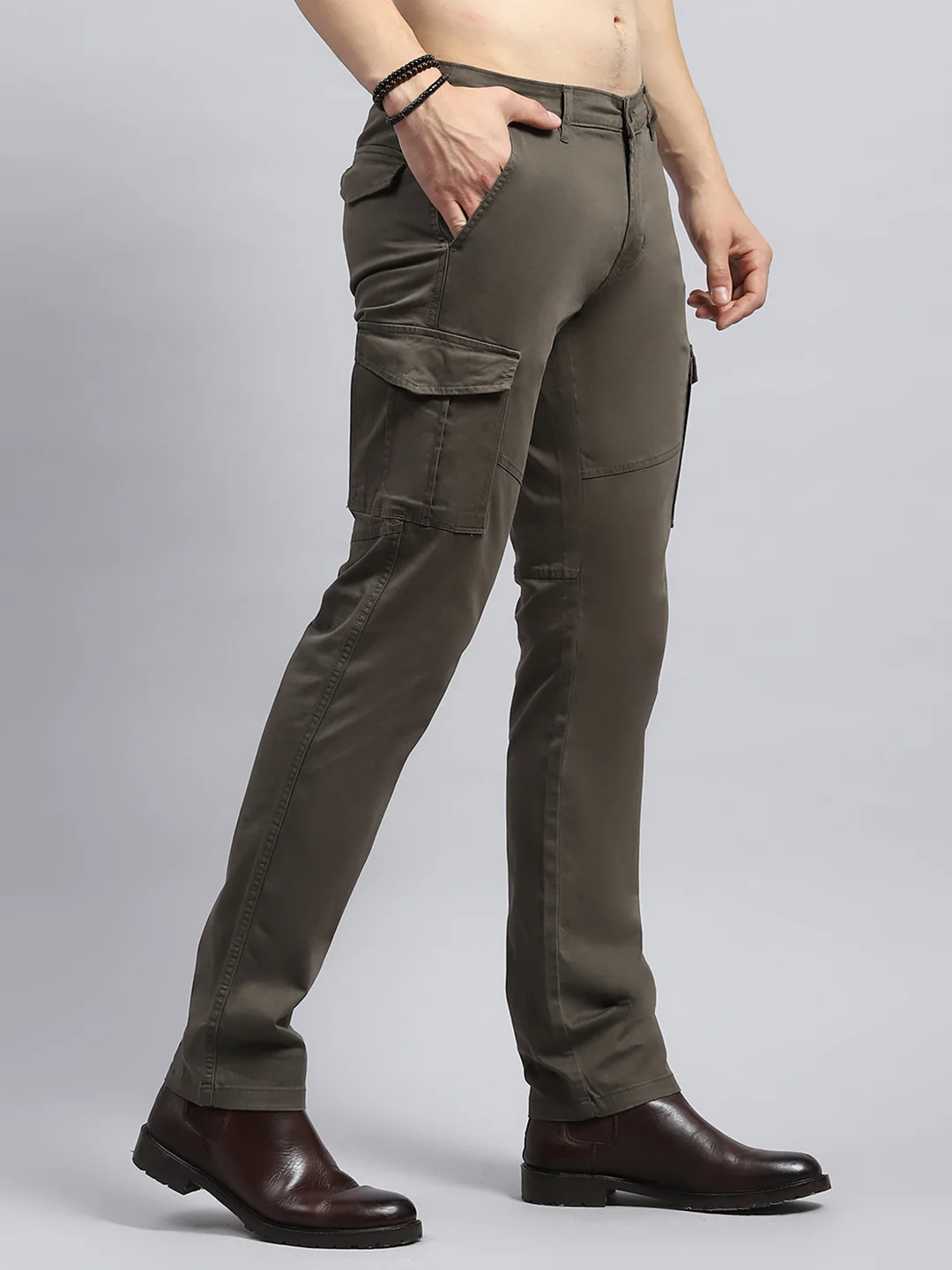 Men Olive Solid Cargo Cargo - Image 4