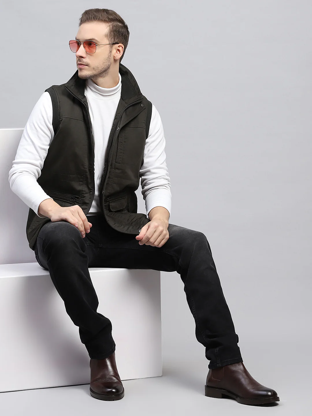 Men Olive Solid Collar Sleeveless Jacket - Image 2