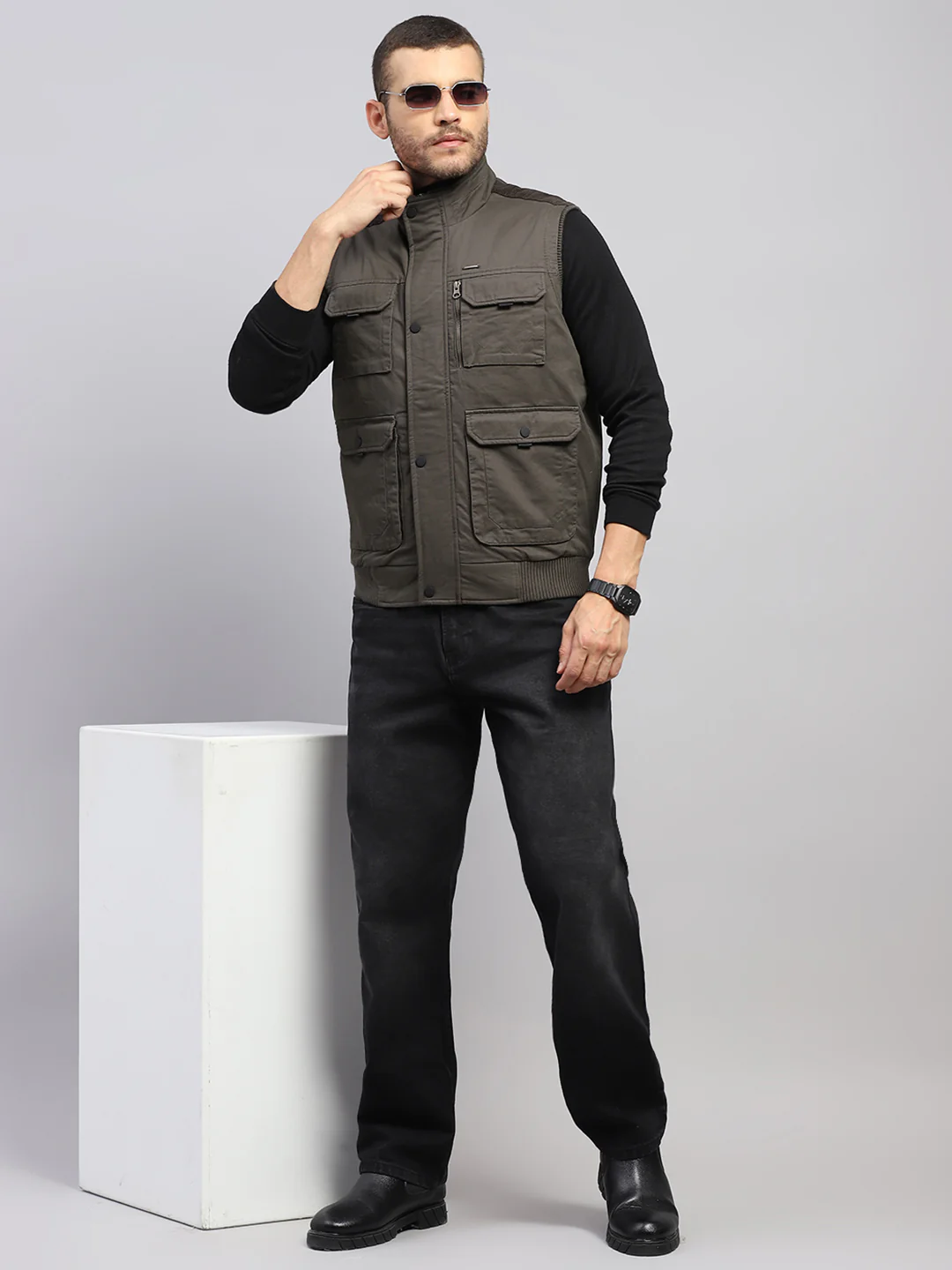 Men Olive Solid Collar Sleeveless Jacket - Image 2