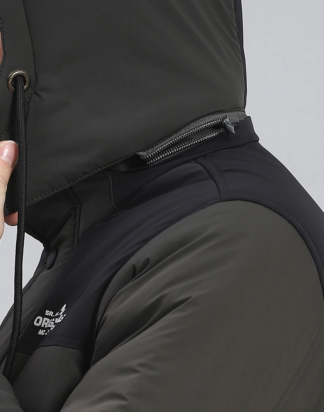 Men Olive Solid Hooded Full Sleeve Jacket - Image 8