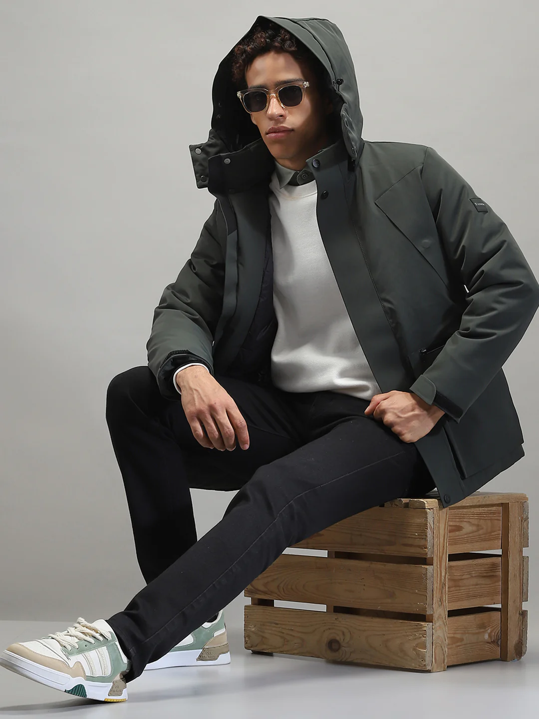 Men Olive Solid Hooded Full Sleeve Jacket - Image 2