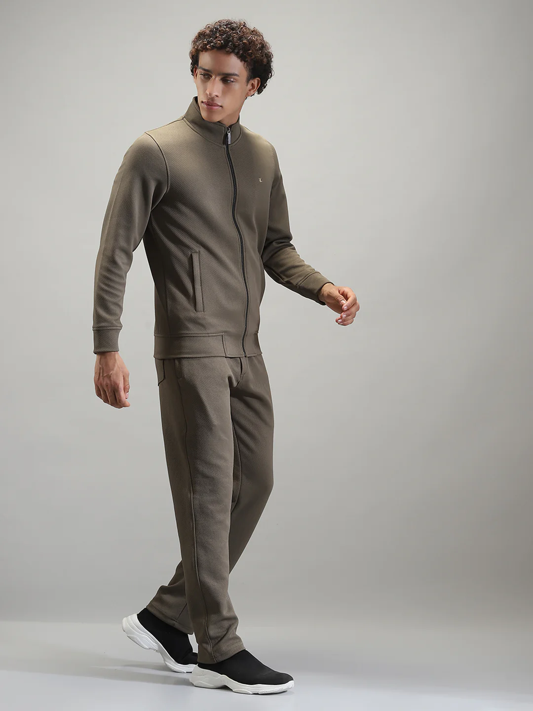 Men Olive Solid Mock Neck Full Sleeve Winter Tracksuit - Image 4