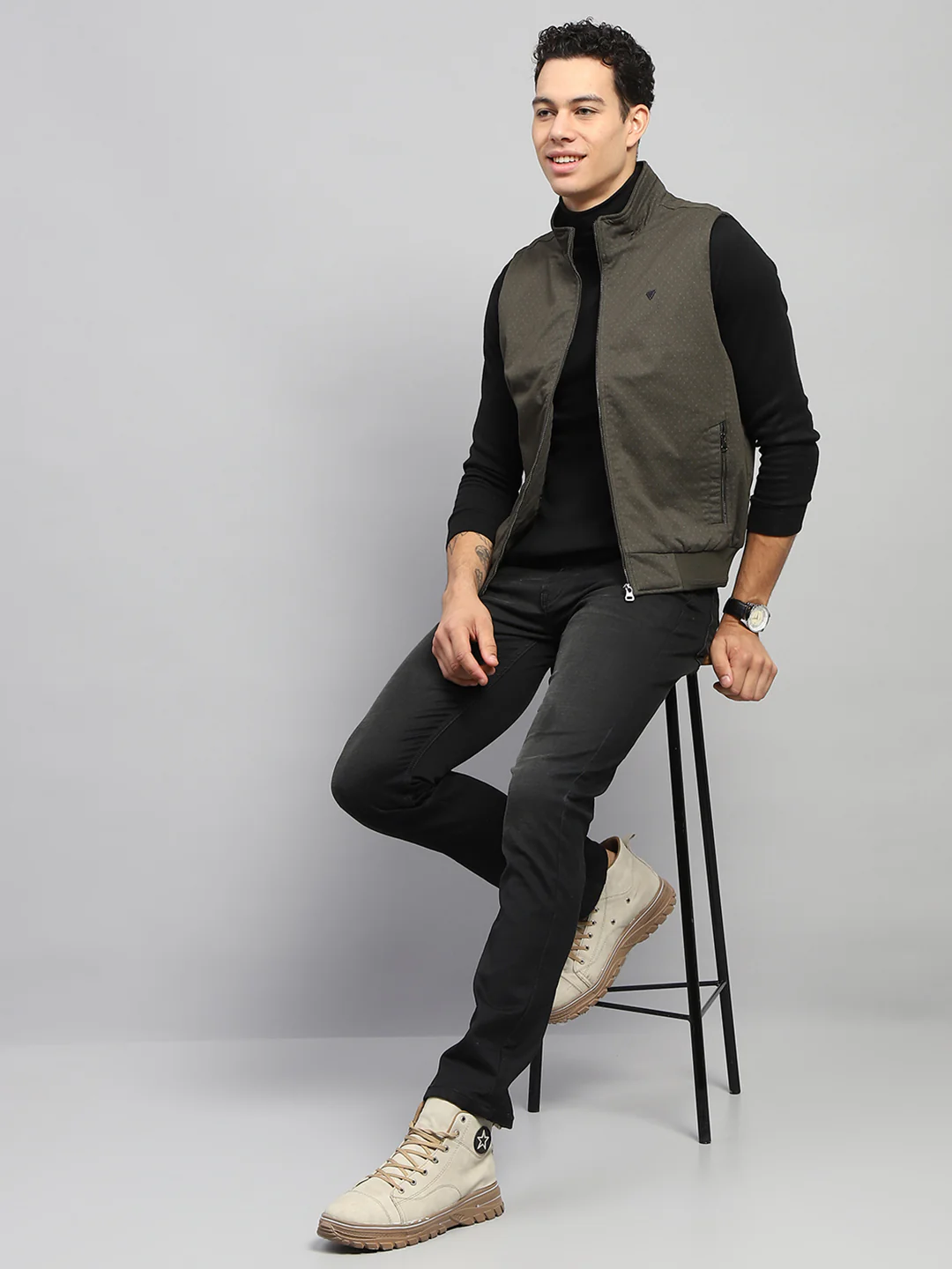 Men Olive Solid Mock Neck Sleeveless Jacket - Image 2