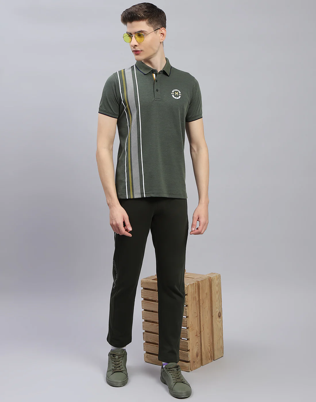Men Olive Solid Polo Collar Half Sleeve T-Shirt - Image 2