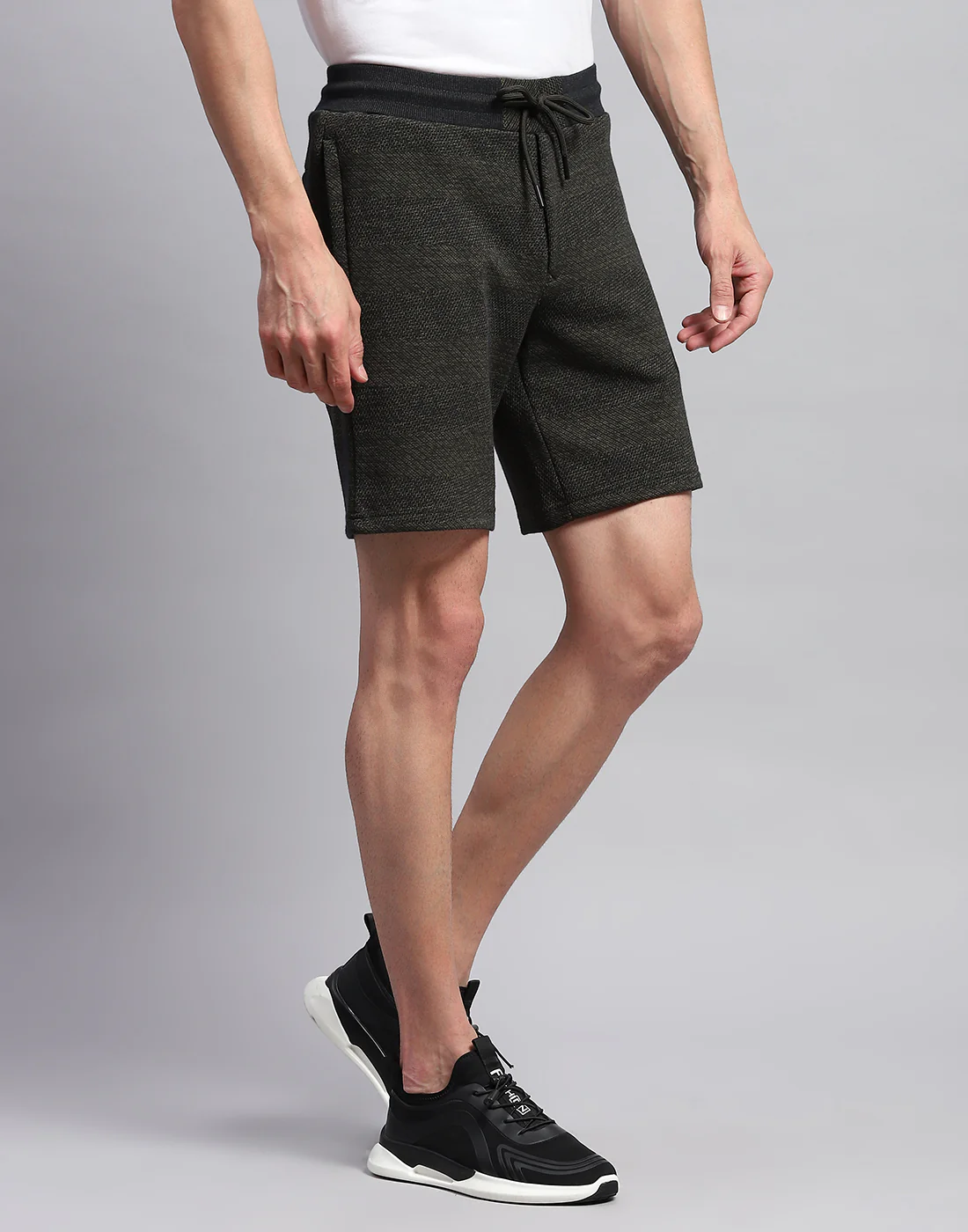 Men Olive Solid Regular Fit Bermuda - Image 4