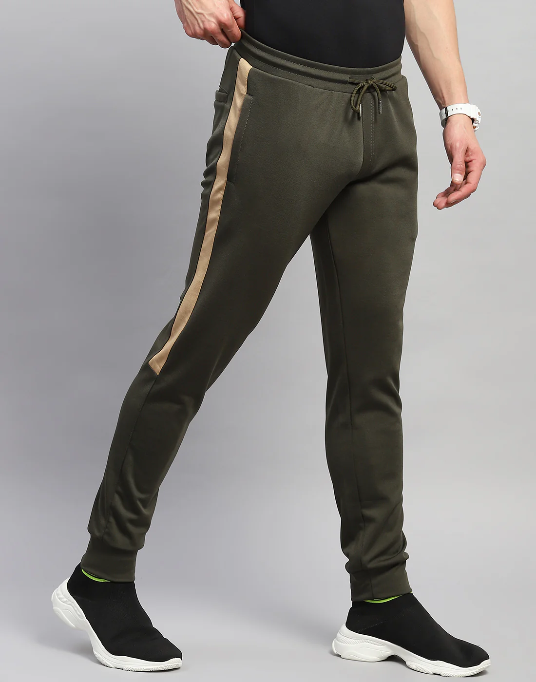 Rock.it Men Olive Solid Regular Fit Jogger - Image 4