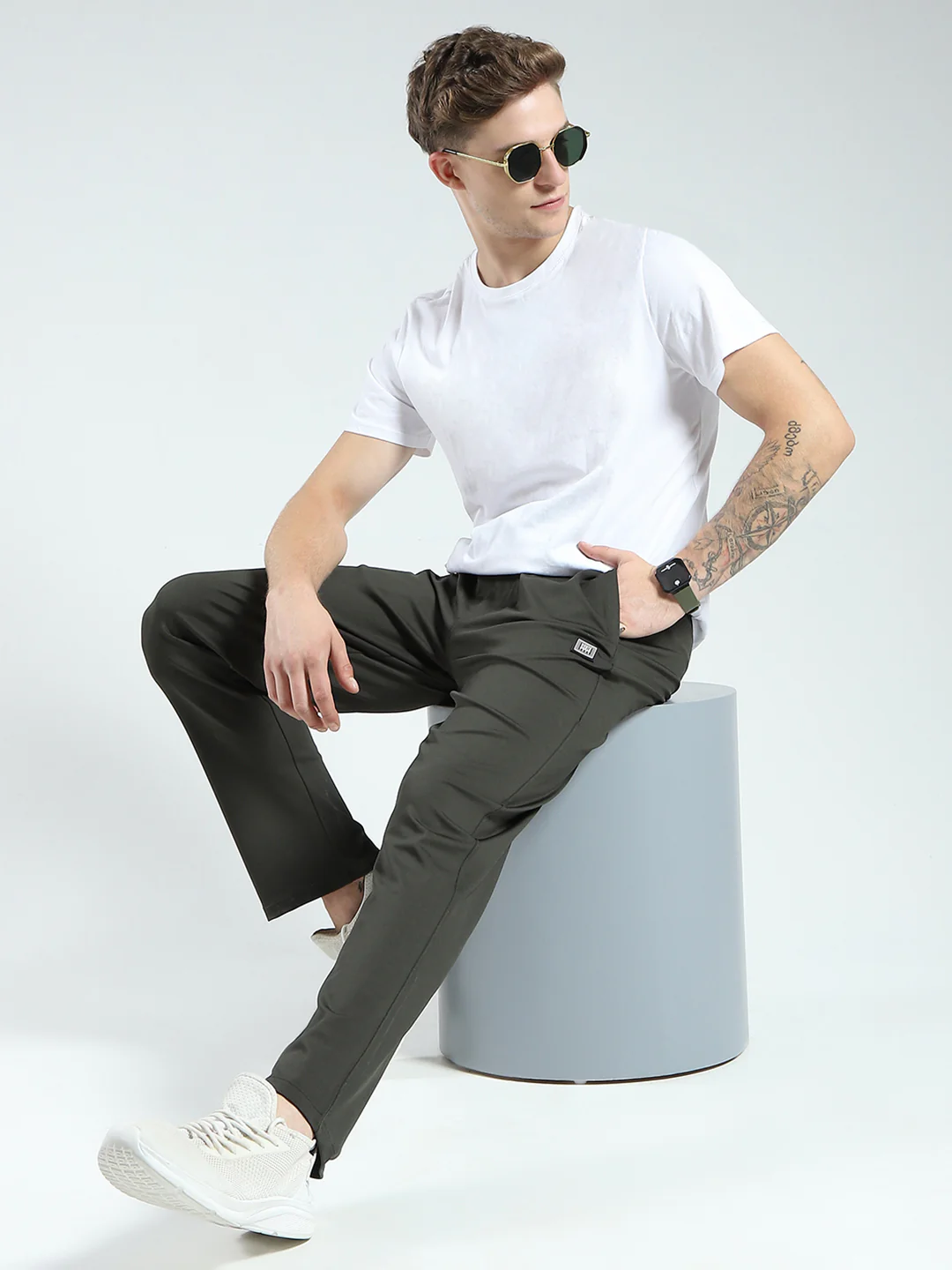 Men Olive Solid Regular Fit Lower - Image 2