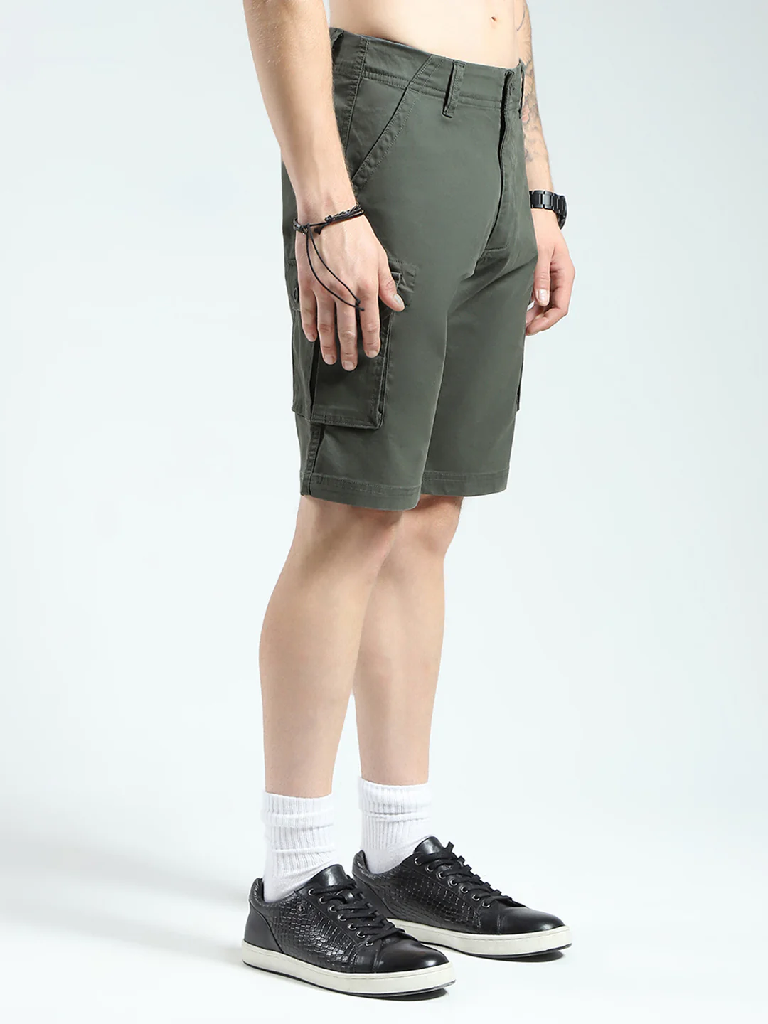 Men Olive Solid Regular Fit Shorts - Image 4