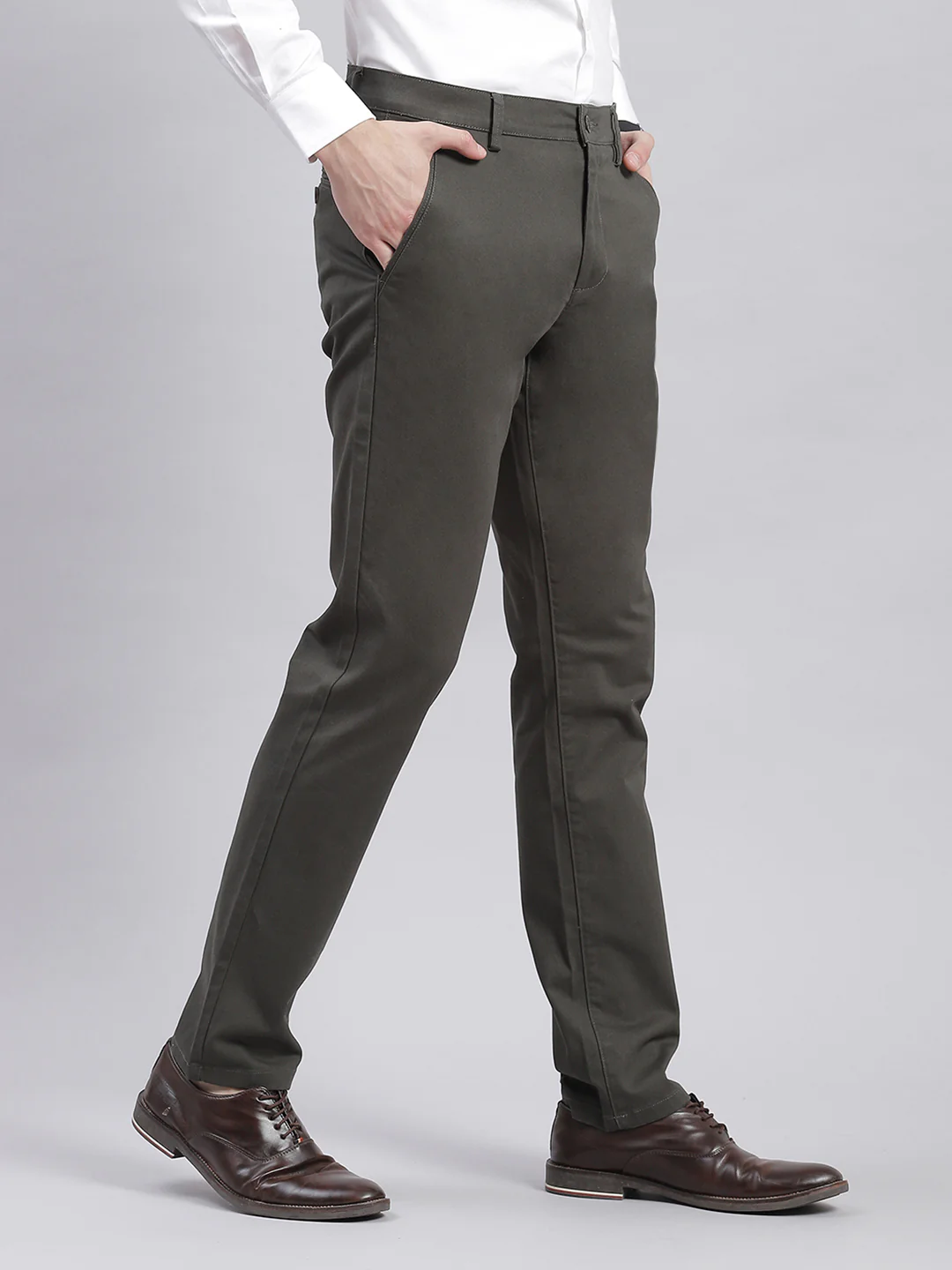 Men Olive Solid Regular Fit Trousers - Image 4